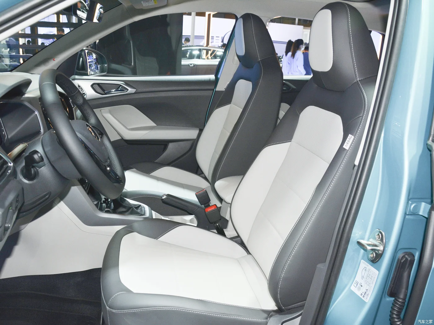 Оптовая продажа завод в Китае 2024 yeae Сделано с автомобилями Volkswagen T-cross цена очень дешевая