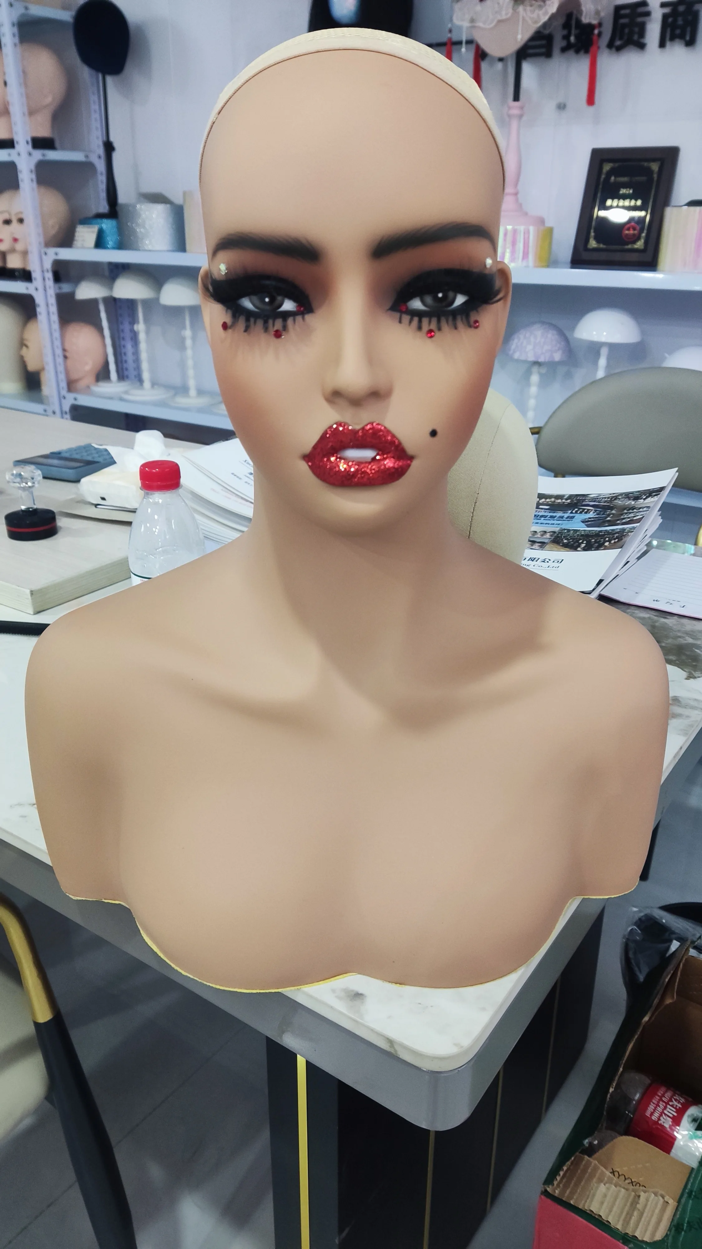 Realistic Pvc Mannequin Head With Shoulders African American PVC Mannequin head with makeup