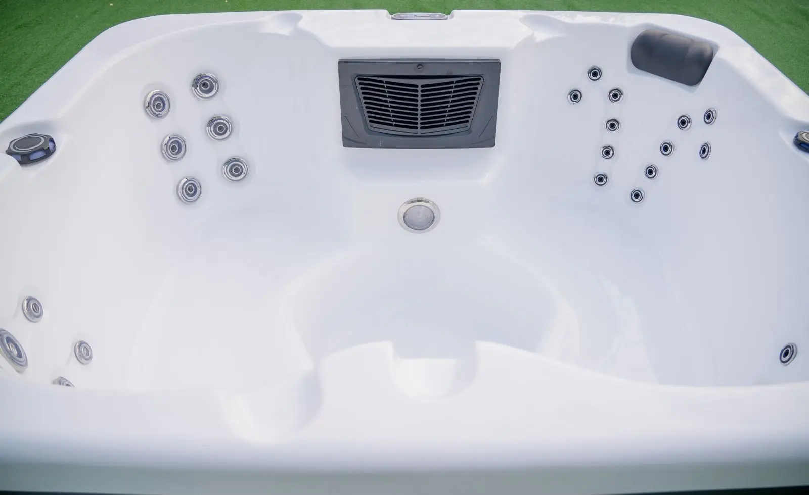 Hot sale 4 person Outdoor hot tub Air Jetted Massage bathtub Spa Tub