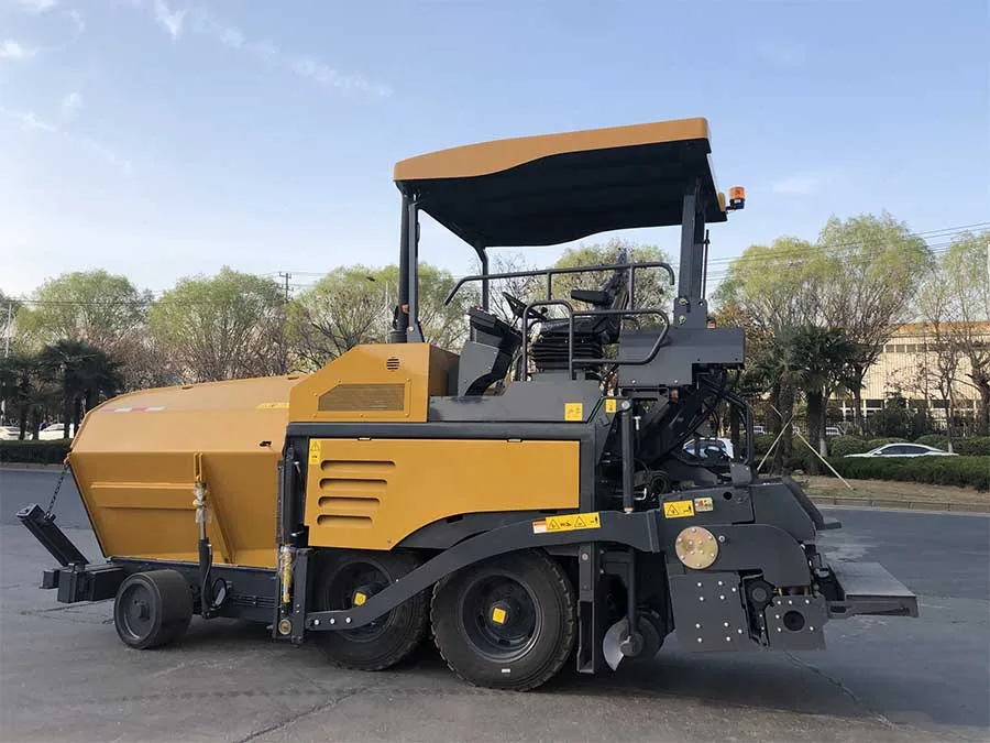 Road Paver 4.5M Paving Width Asphalt Paver 73.5Kw Shangchai Engine from Xuzhou Factory