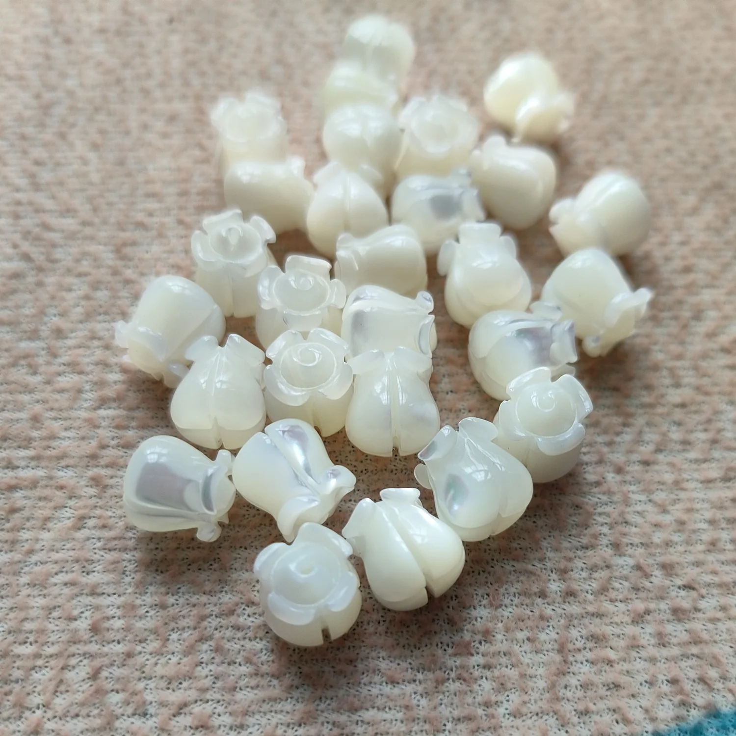 Hot sale hawaiian crown flower bead mother of pearl crown loose bead