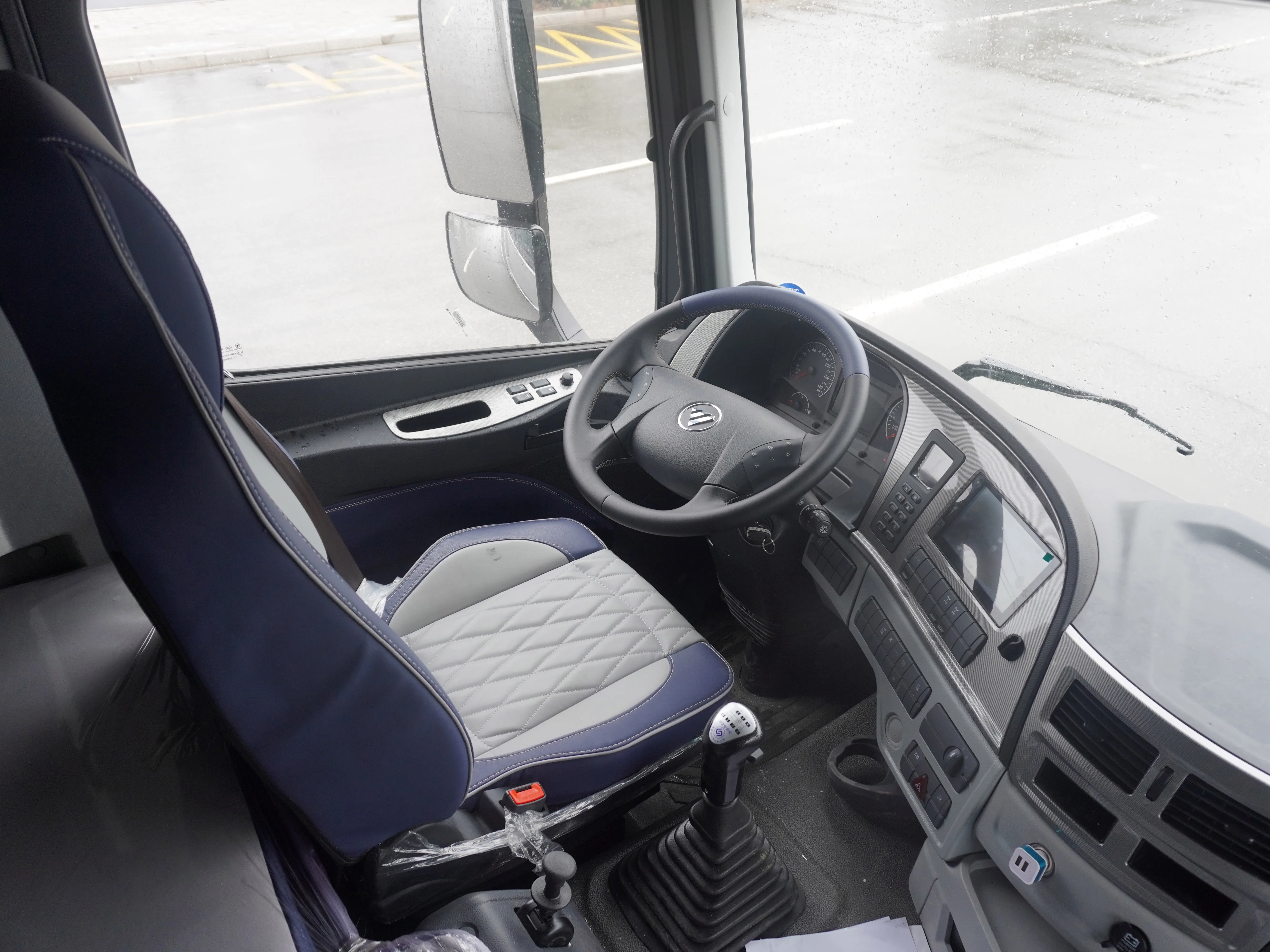 New Design Foton Auman 8x4 19 Ton 9.5m Freezer Truck Refrigerated Truck For Sale