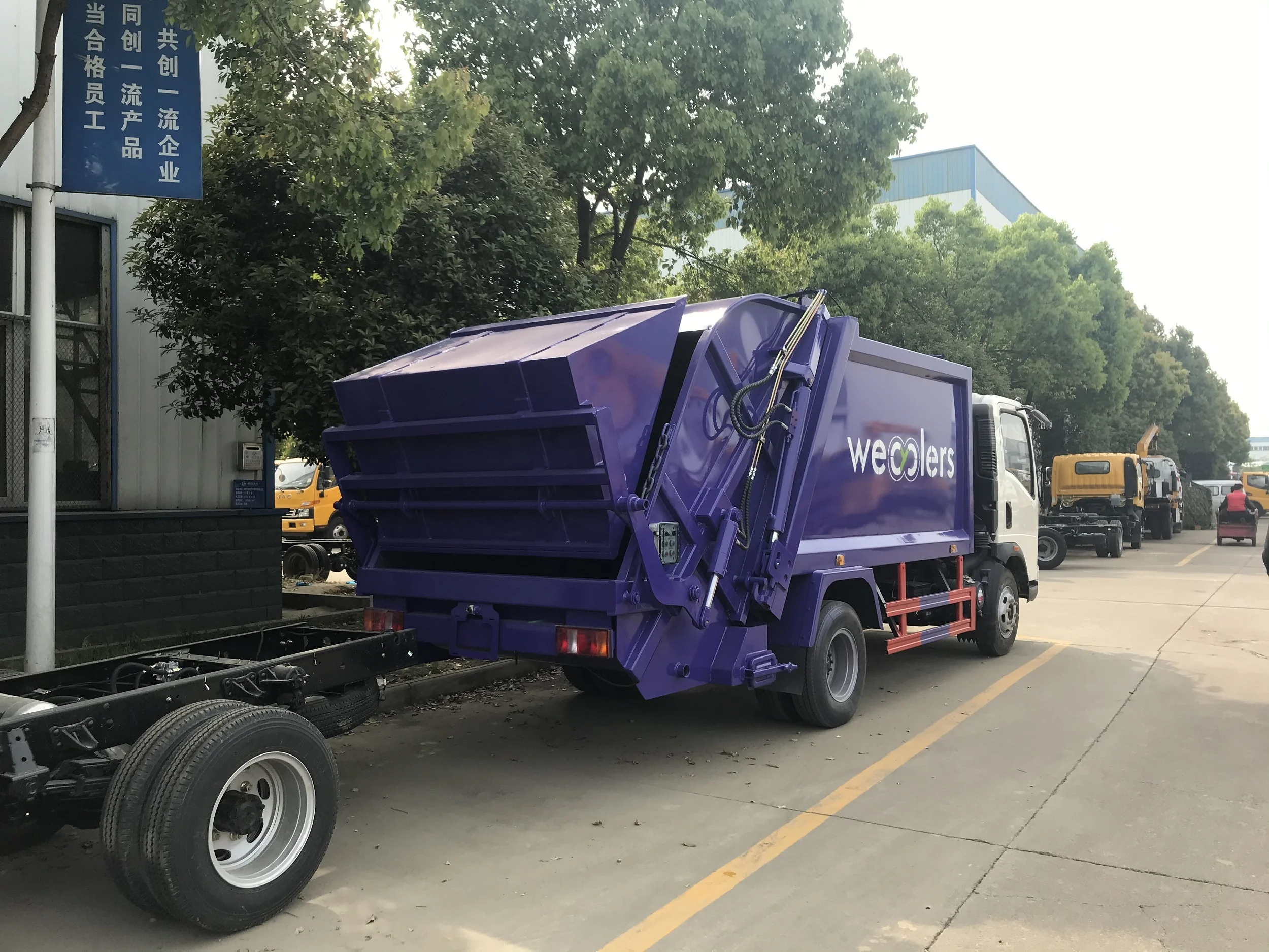 Manufacturer affordable 10cbm left hand drive garbage trucks for sale in dubai