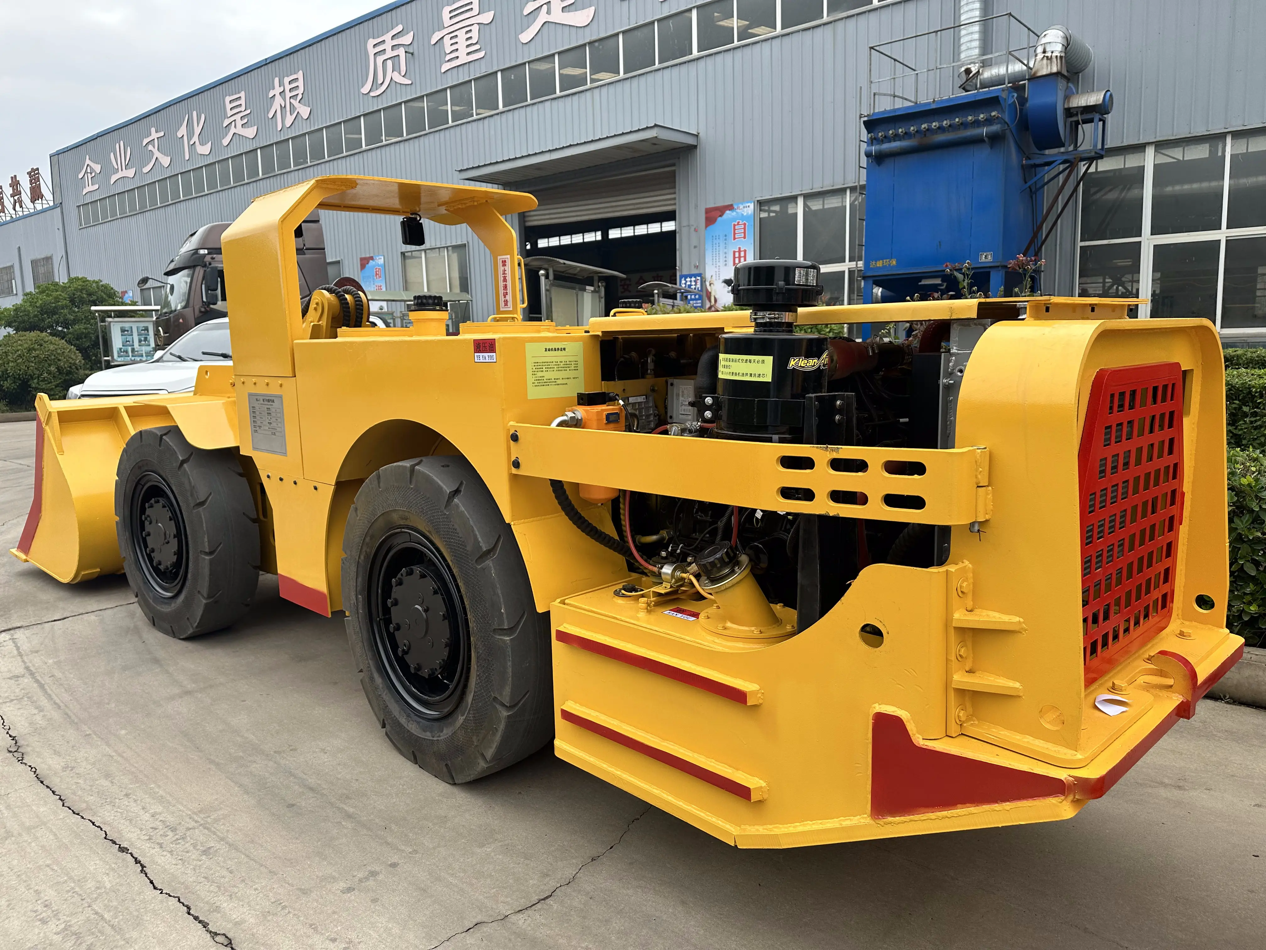 Huansheng WJ-1 Diesel Scooptram 0.75 1 1.5 Yarda Mining Equipment Loader Underground Mini Scooptram