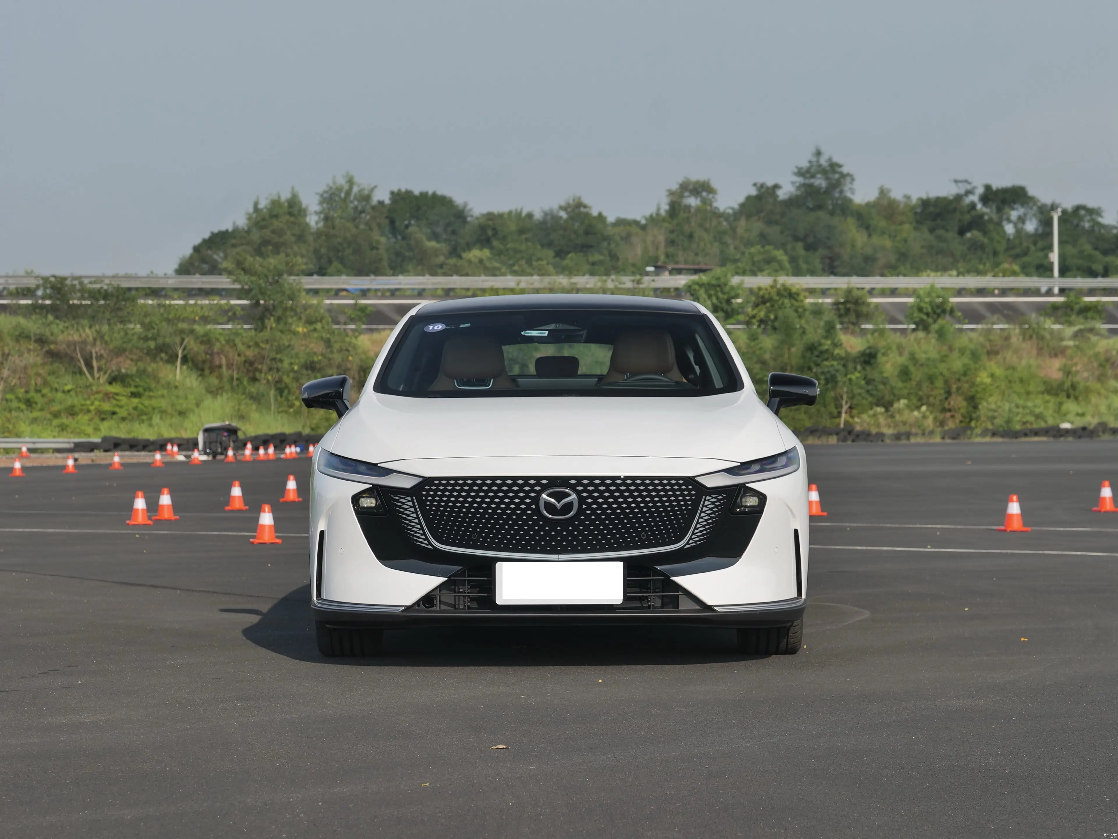 Mazda EZ6 New Energy 4-Door Hatchback PHEV Hybrid Electric Sedan AWD Drive with Left Steering 5-Seater Coupe
