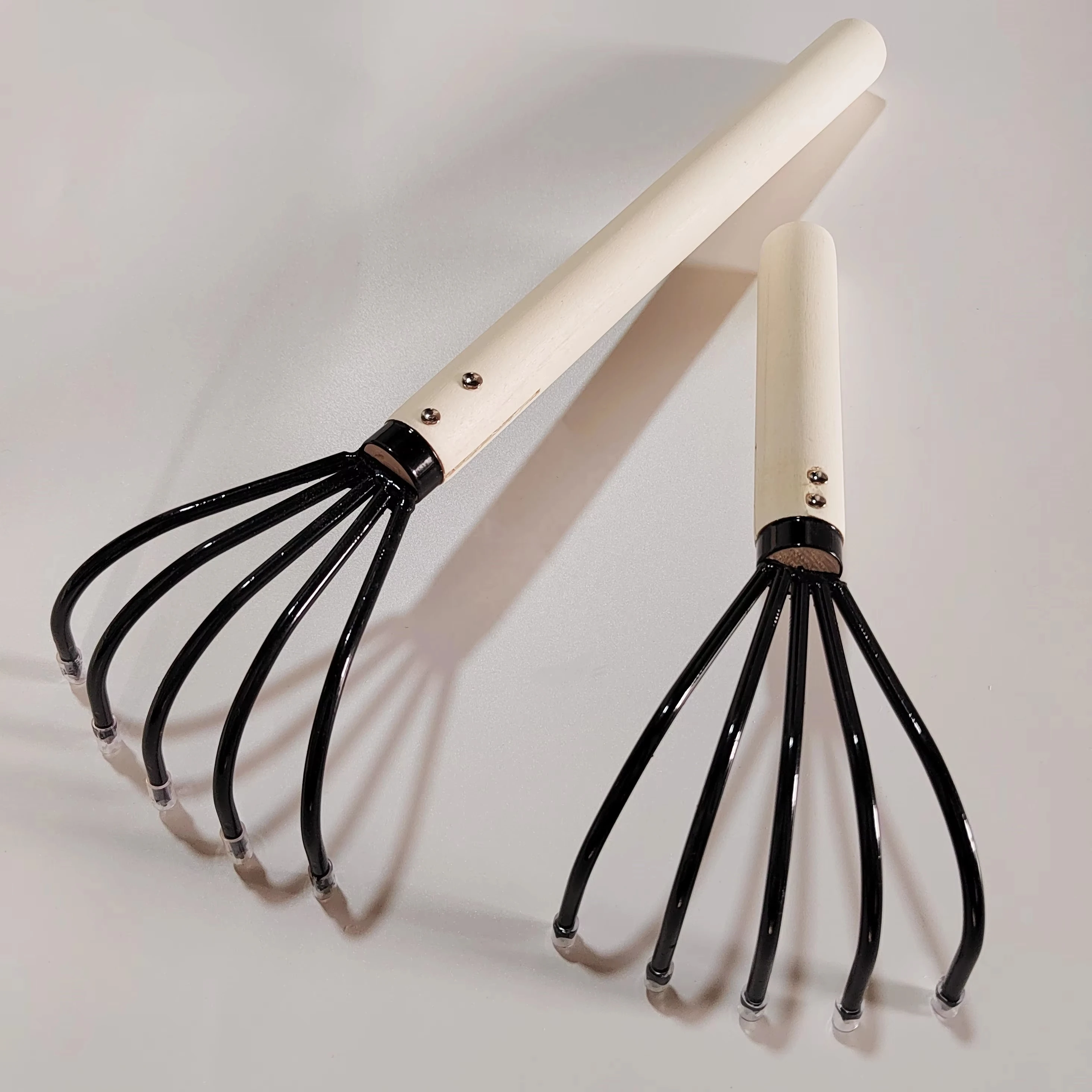 High Quality Claw Rake and Cultivator for Gardening Seafood Gathering with 5 Prong Wood Handle