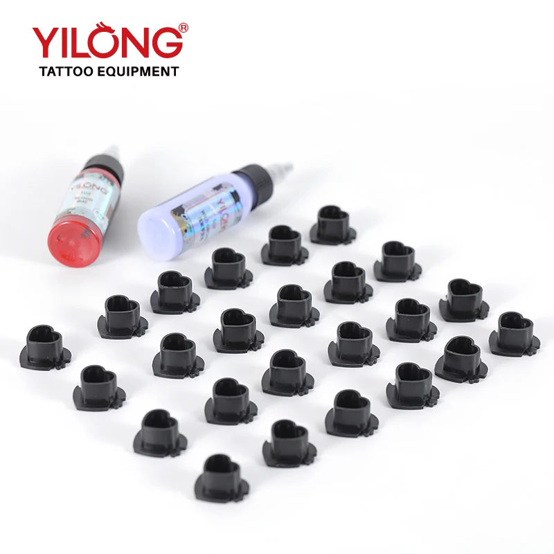 Чашки с чернилами в форме сердца