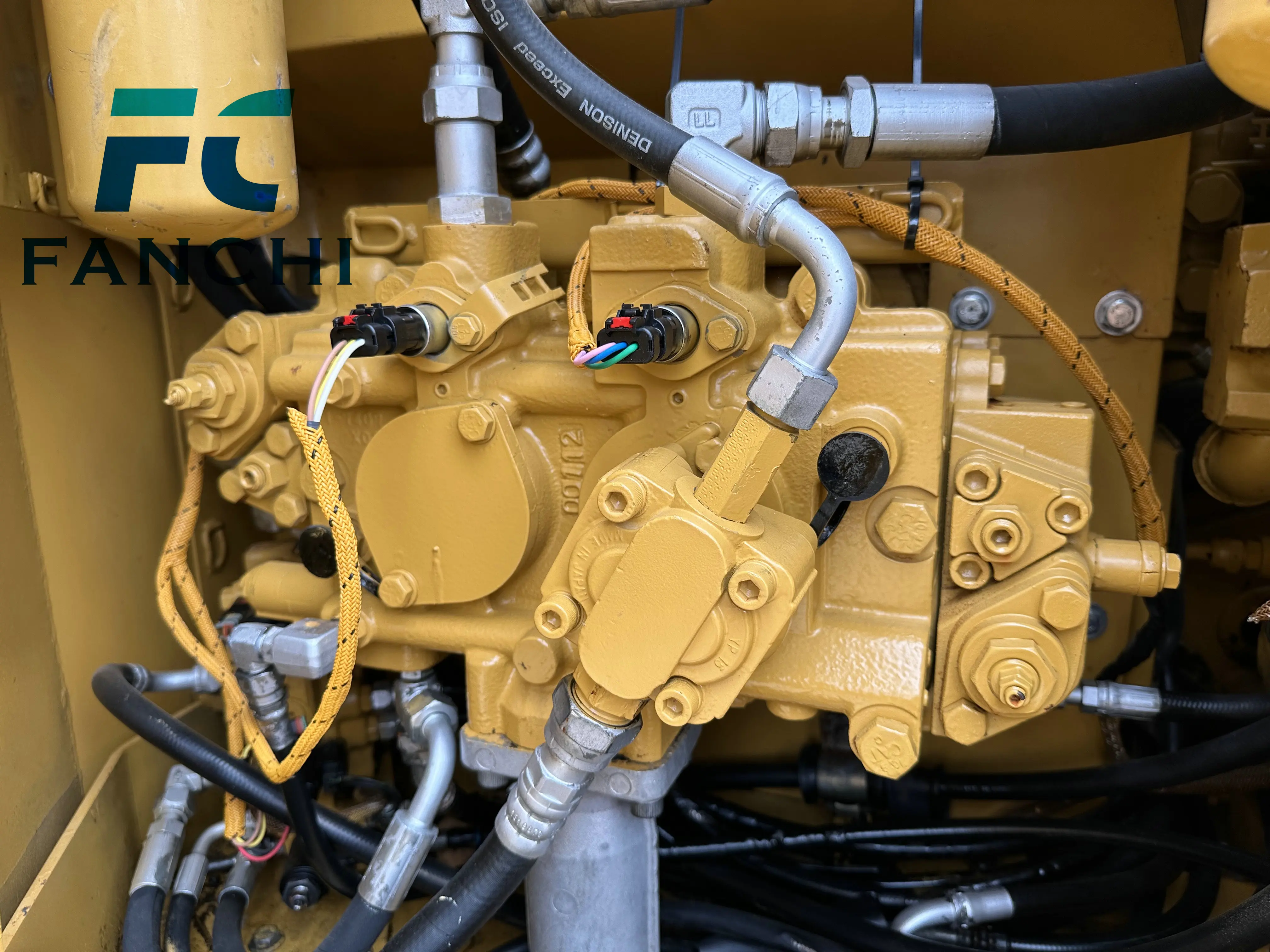 Оригинальный японский использованный CAT312D2GC высококачественный ухоженный гусеничный 12-тонный гидравлический экскаватор по низкой цене