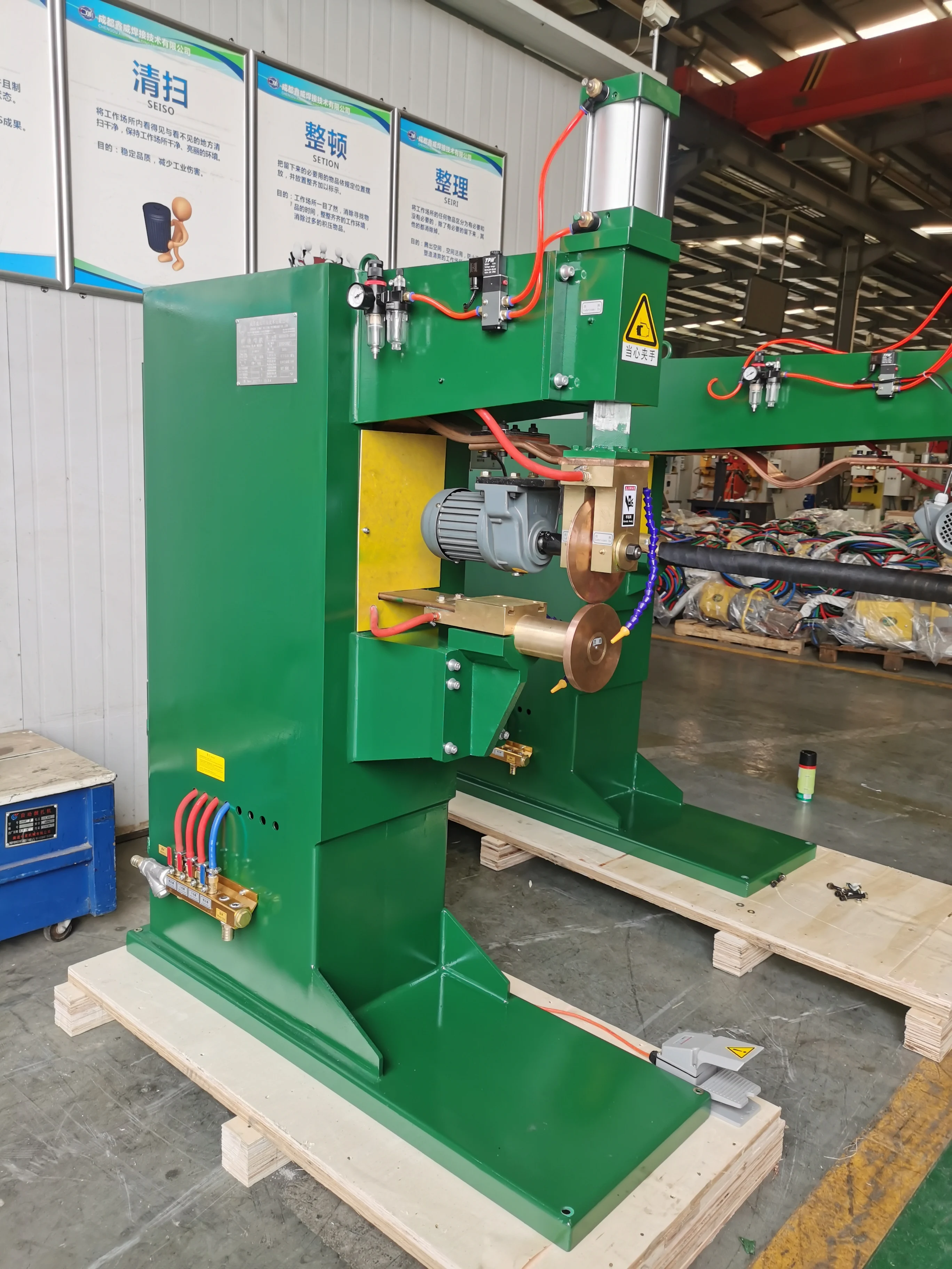 High Efficiency And Quality Automobile Manufacturing Sheet Metal Processing Spot Welders Robot