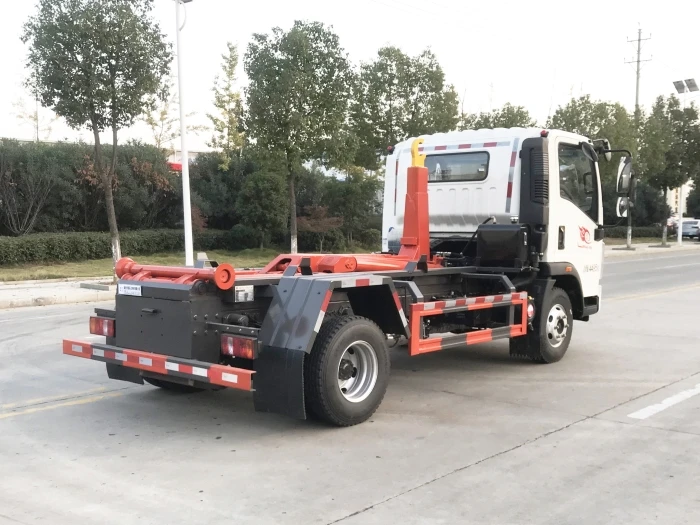 SINOTRUK 4*2  7cbm   garbage truck road on road off bin hook lifter garbage truck