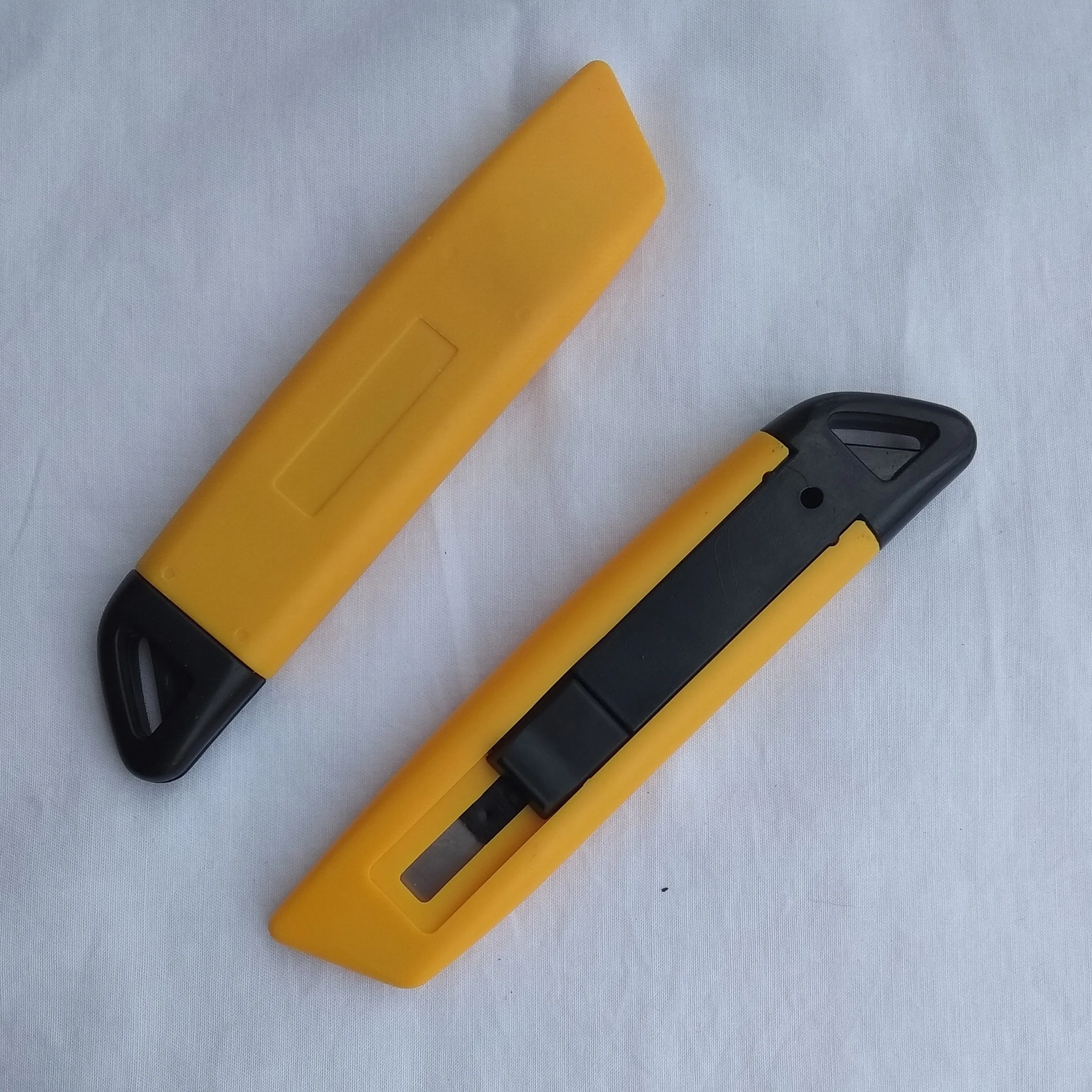 Безопасный автоматический выдвижной нож для открывания ящика с пружинным задним ножом При неиспользовании