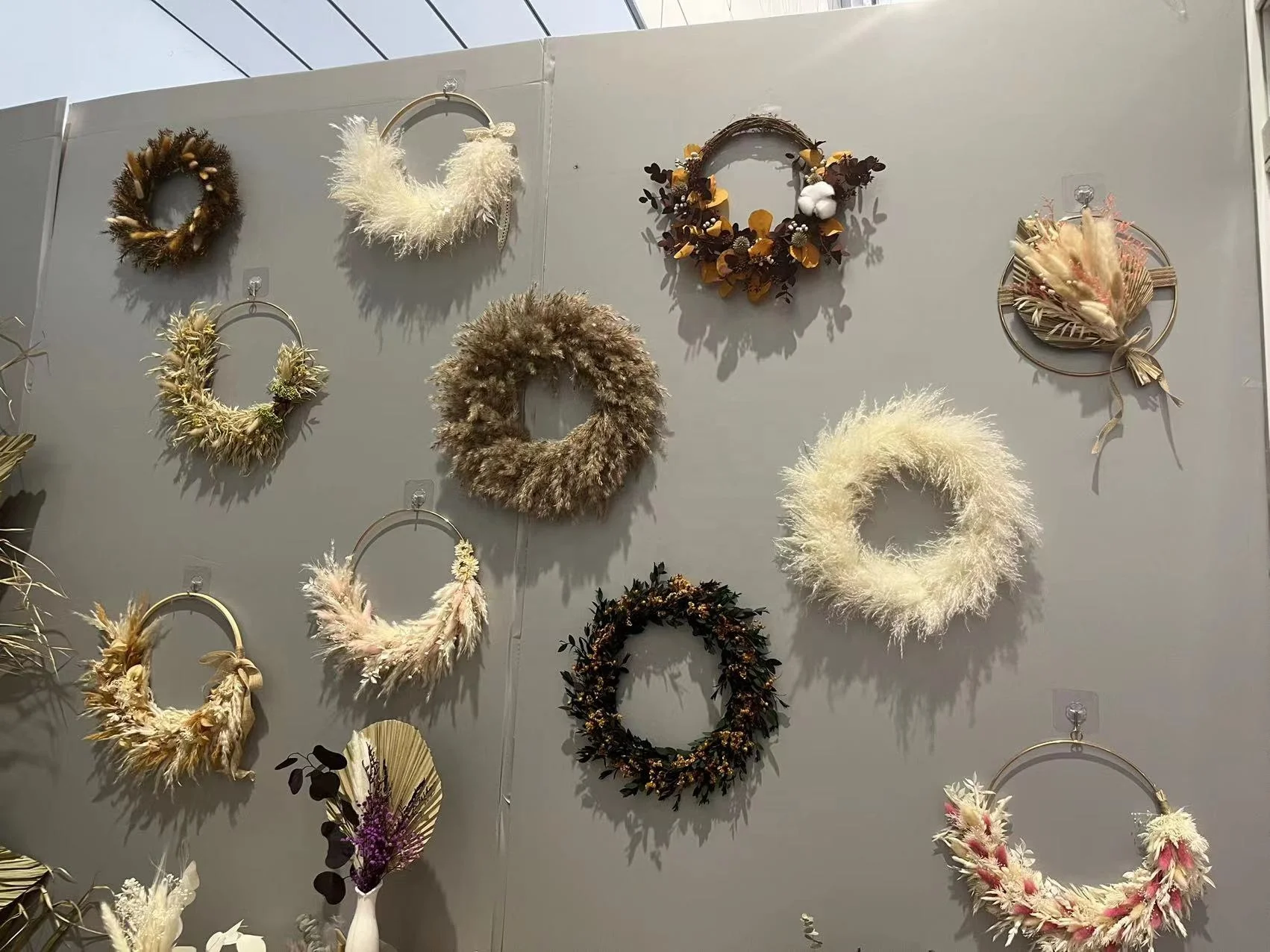 M463 Wreath Making Supplies Rustic Boho Wall Wreath Cotton Pampas Lemon Round Dried Flower Wreath For Wall Decor Wedding