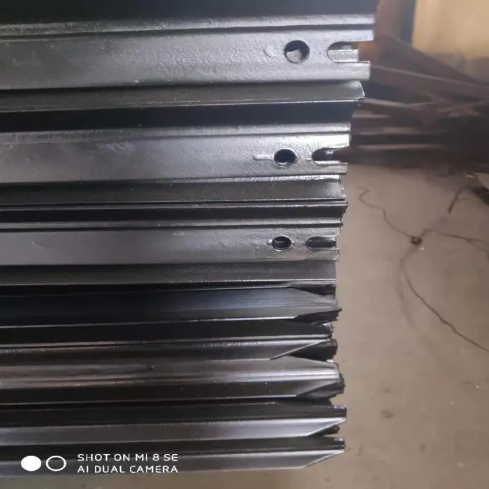 2019 Farm Black Bitumen Steel Metal Star Picket Fence Post