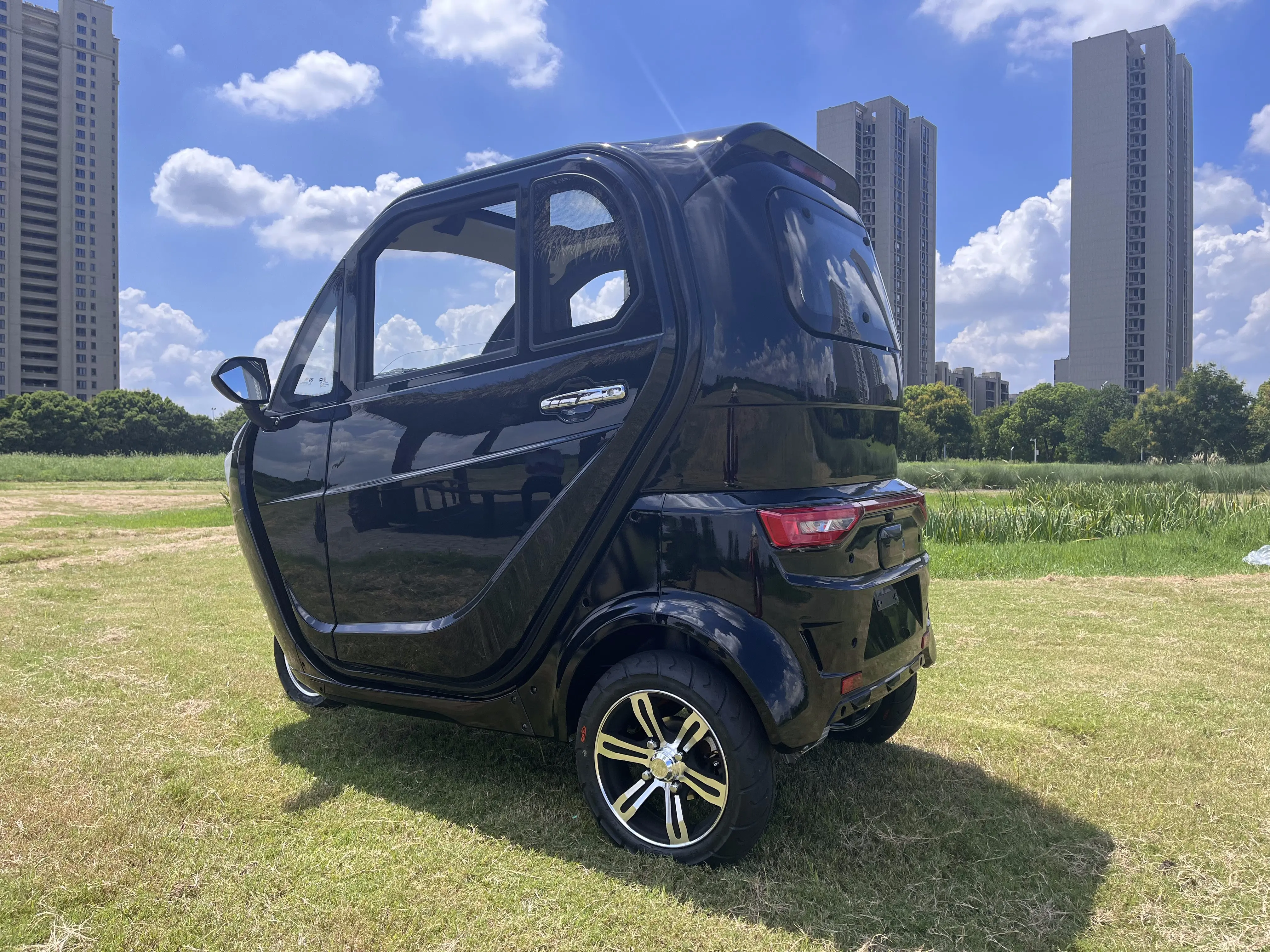 EEC  electric enclosed tricycle without driving license closed electric cabin scooter Electric mobility Adult
