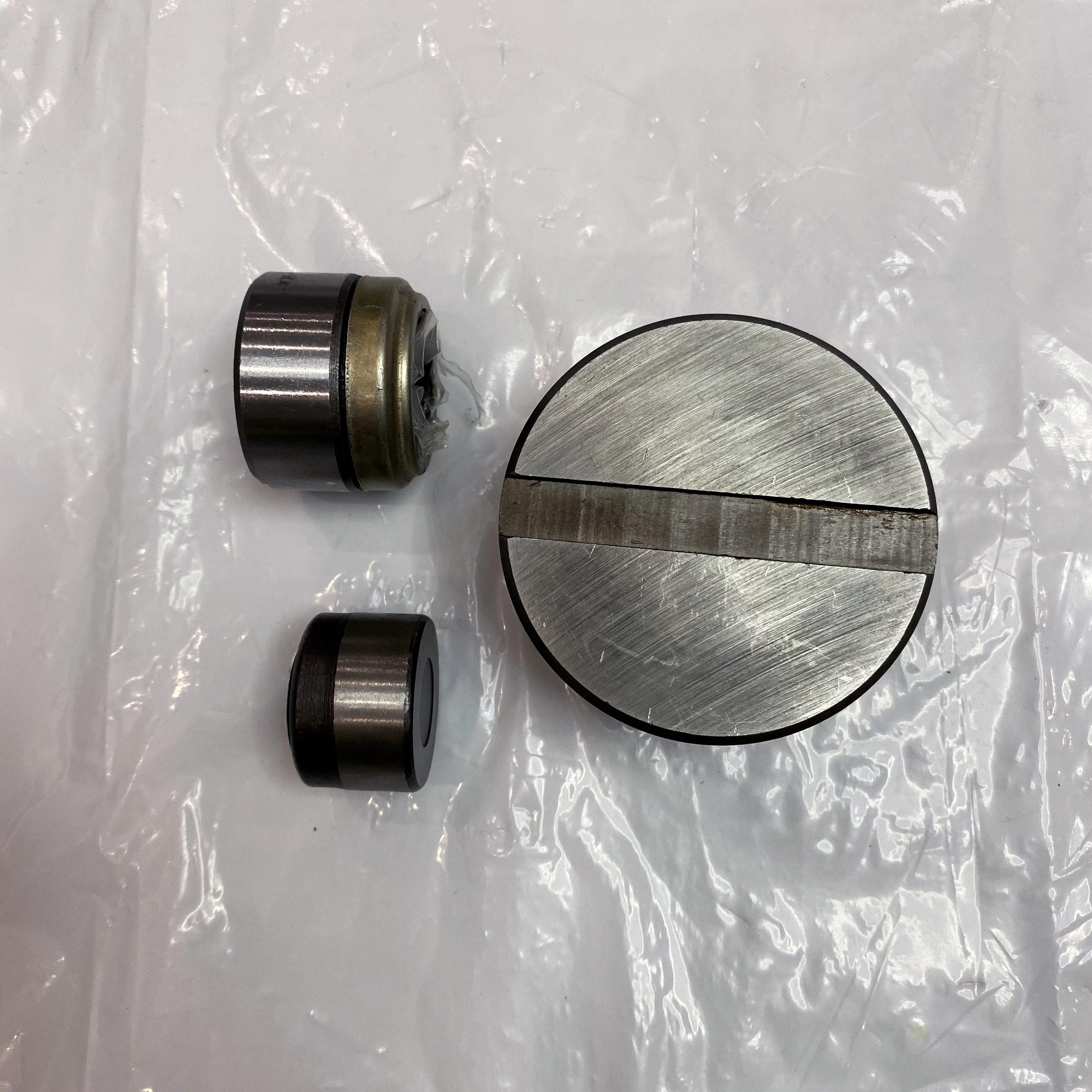DST high quality  Universal joint bearing   cross head holt bearing