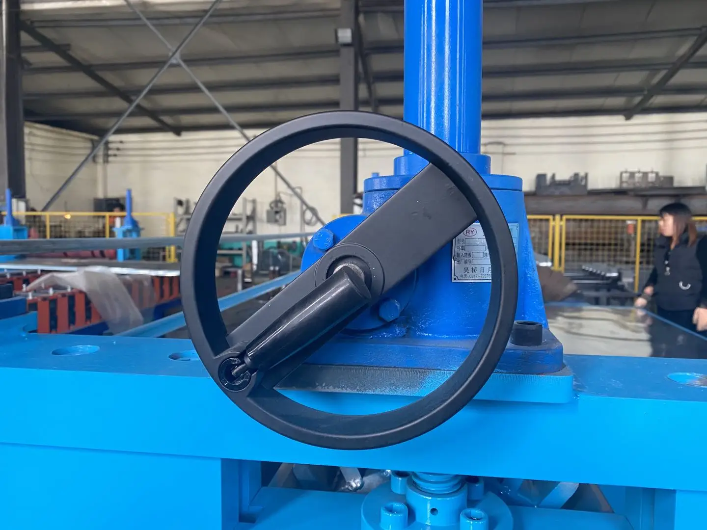 Indonesia popular drum horizontal barrel round wave roofing sheets profiling machine