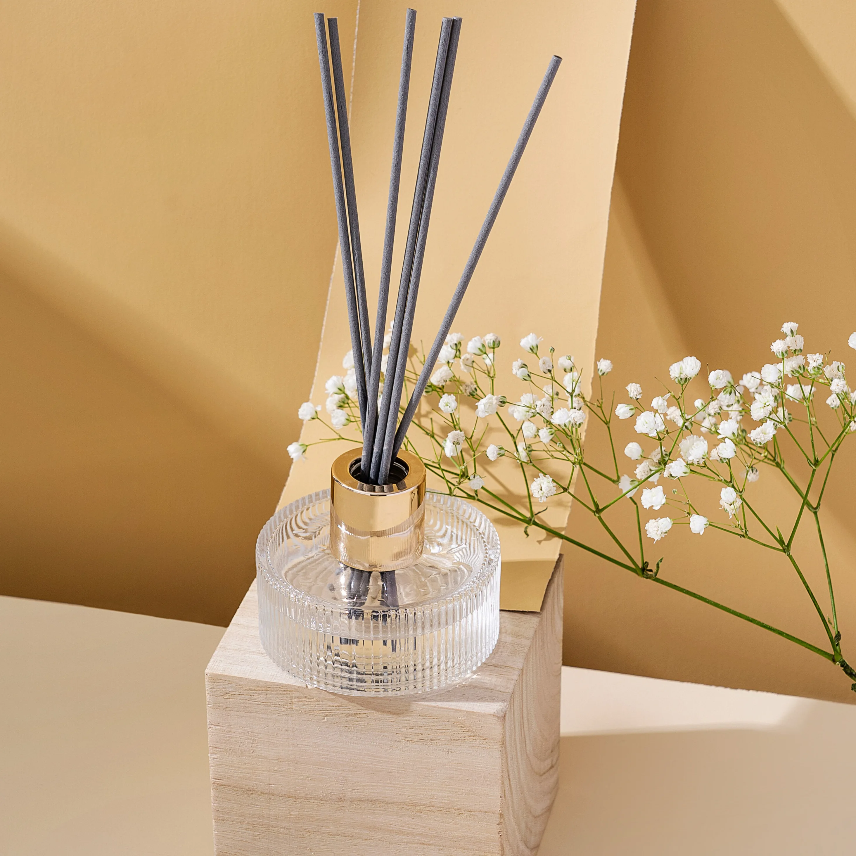 wholesale luxury custom empty home scent room fragrance round aroma glass reed diffuser bottle with cap sticks