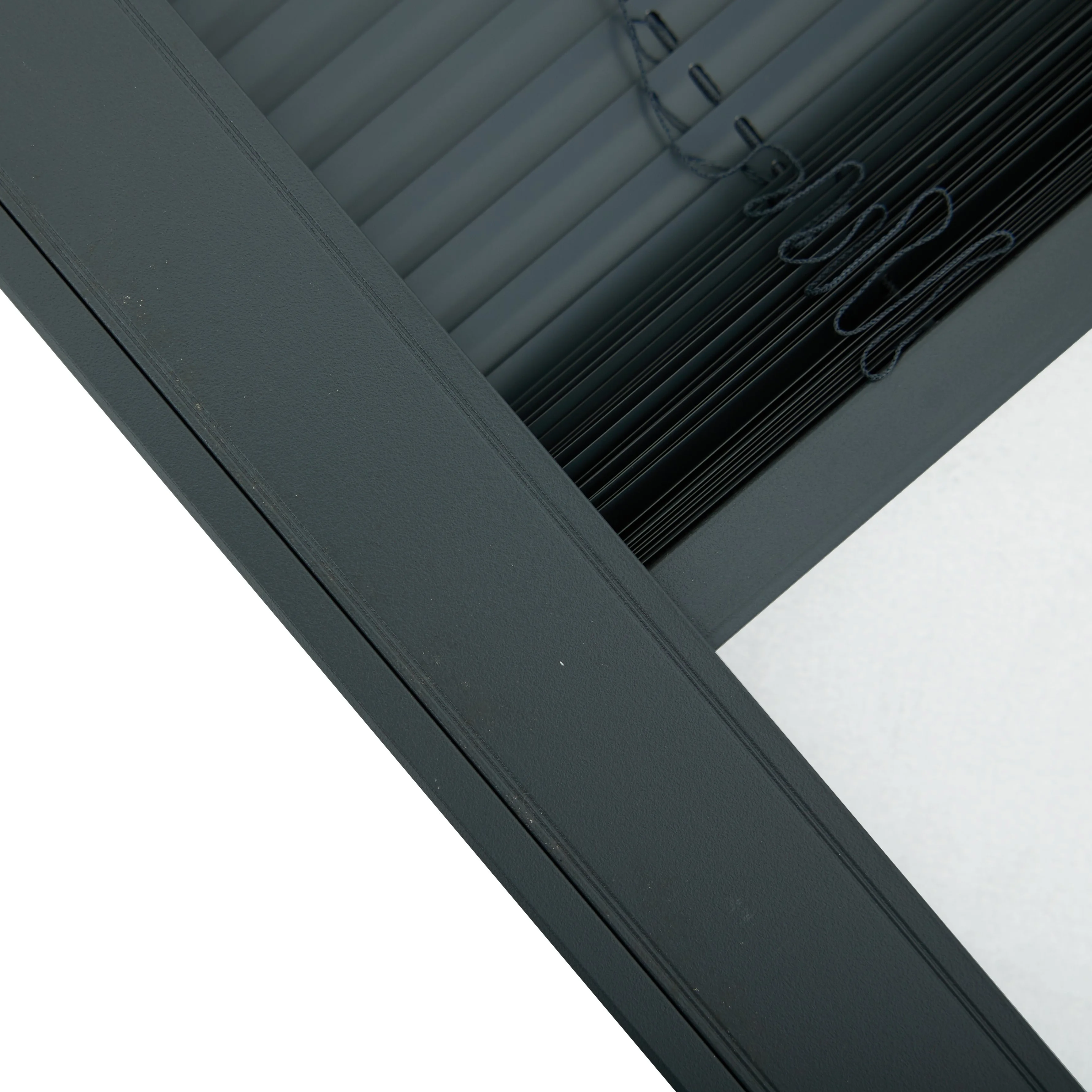 Double built-in blinds windows with integrated magnetic built in blinds between glass