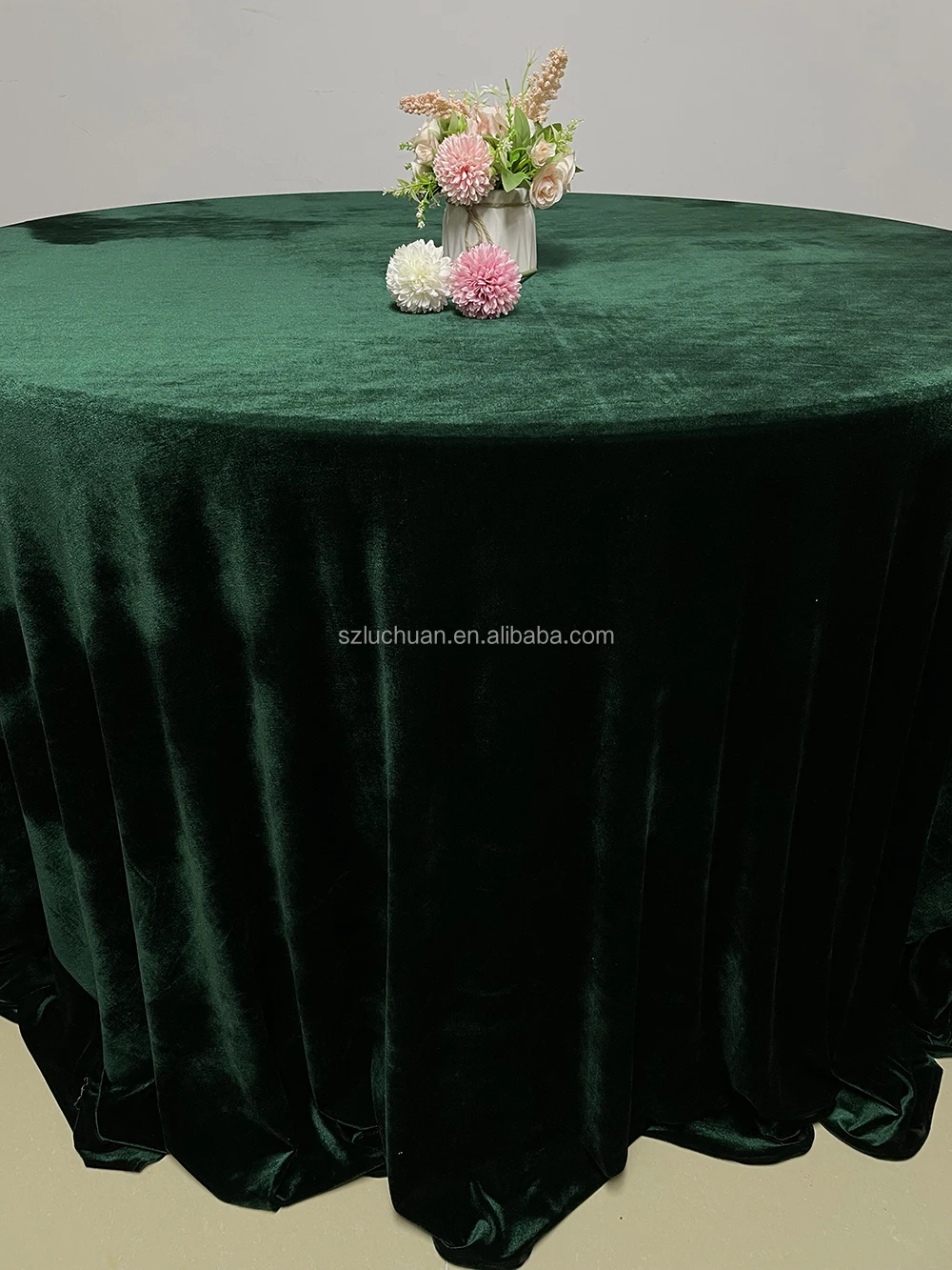 Luchuan Round Velvet Tablecloth Dark Green Table Cloth Overlay Crushed Velvet Table Cloth