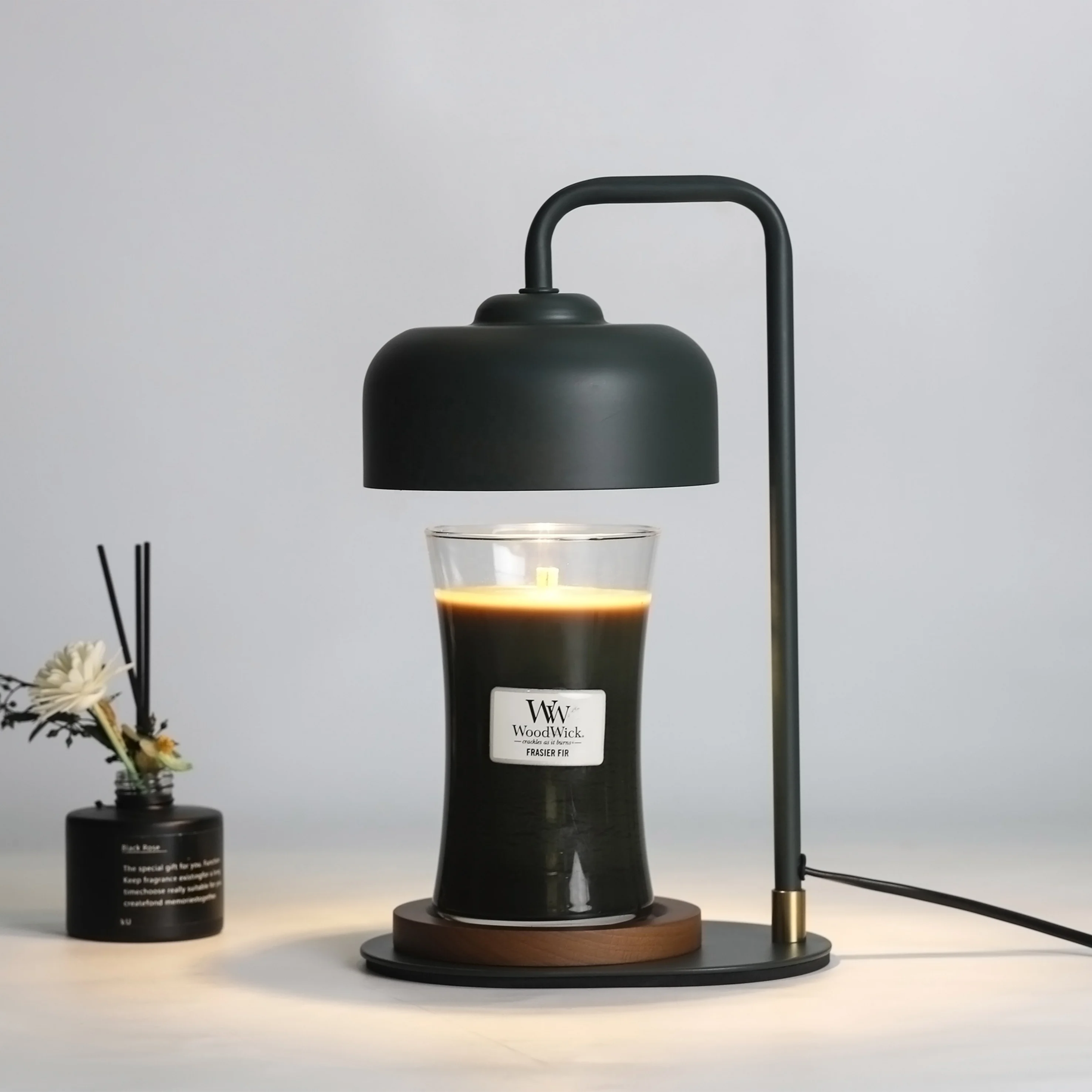2024 indoor home decor Crown lampshade design metal fragrance Electric soy jar wax melts burner table lamp factory whole sale