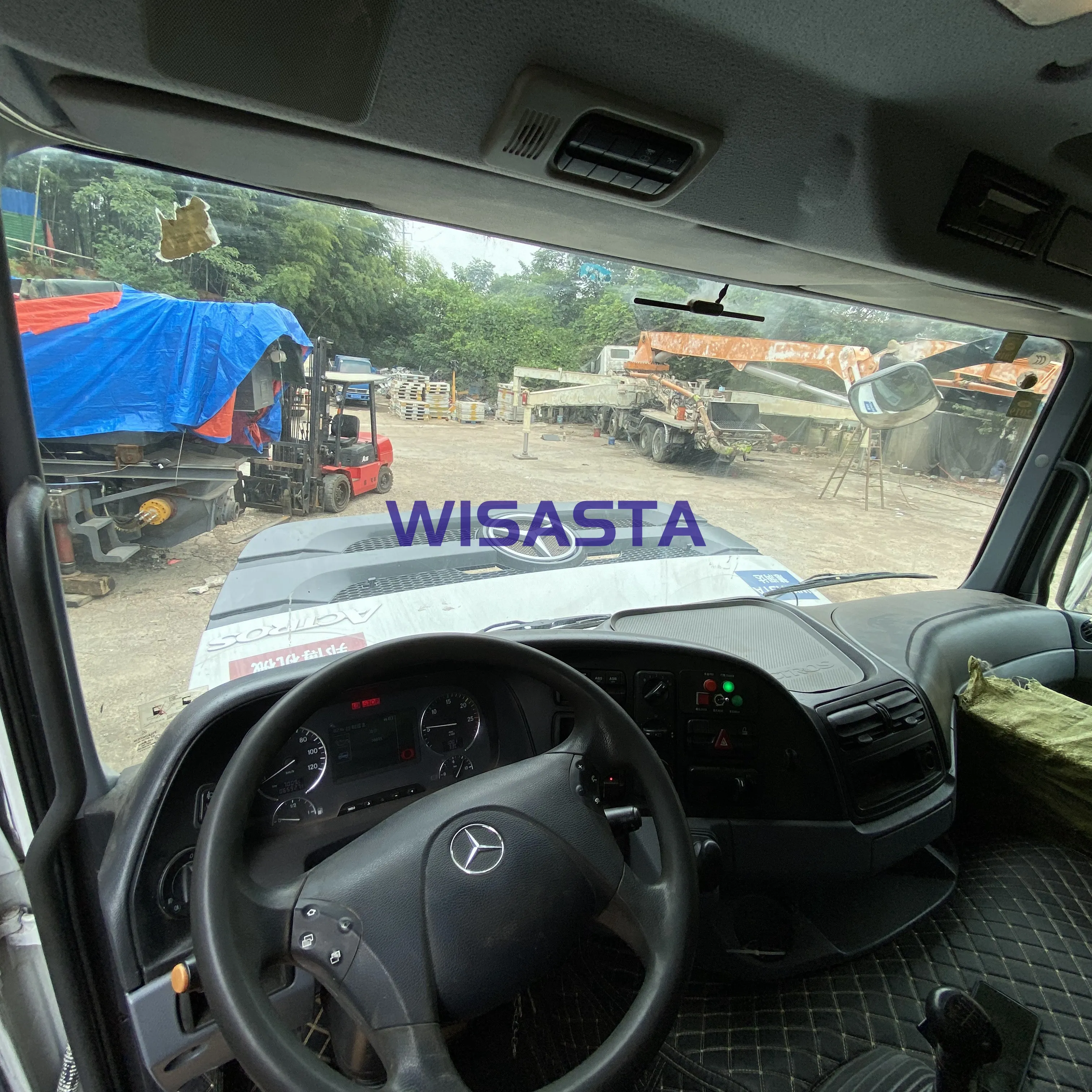 Actros 4141 chassis 8x4 Truck Zoomlion 52 Meters 6 sections Cement Pumping system with 52m boom Concrete pump trucks for sale