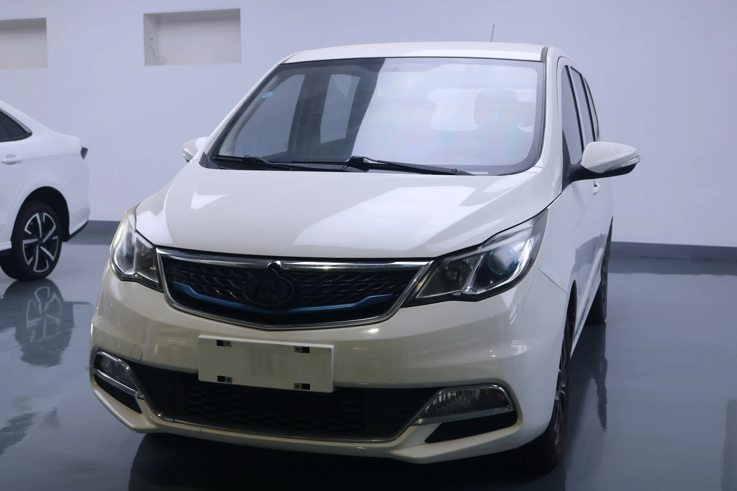 Новый Автомобиль MPV который предназначен для уменьшения углеродного следа и предлагает отличную управляемость производительность