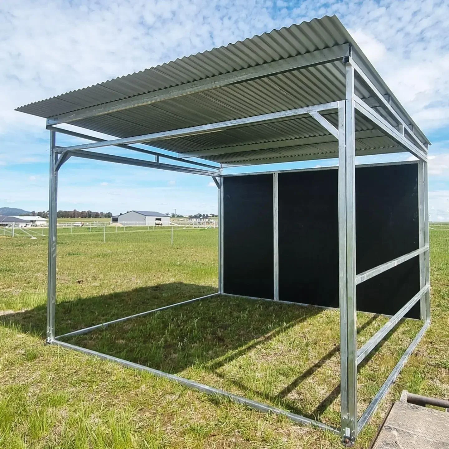 Reeds luxury top quality HDG portable stable