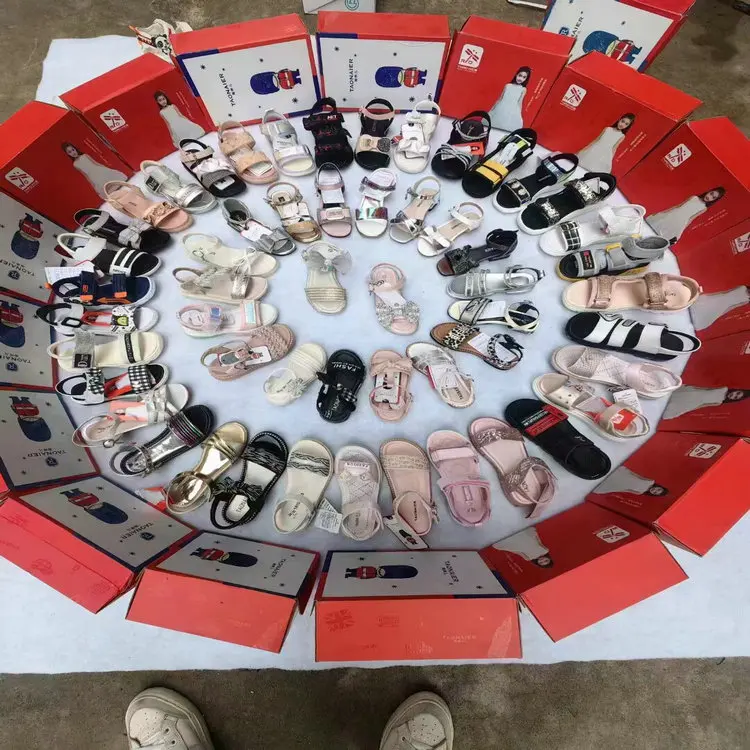 3.65 Dollar Model LLY025 Size 26-37 Wholesale Big Girls Comfortable Cute Styles Flat Heeled Sandals Stock Shoes