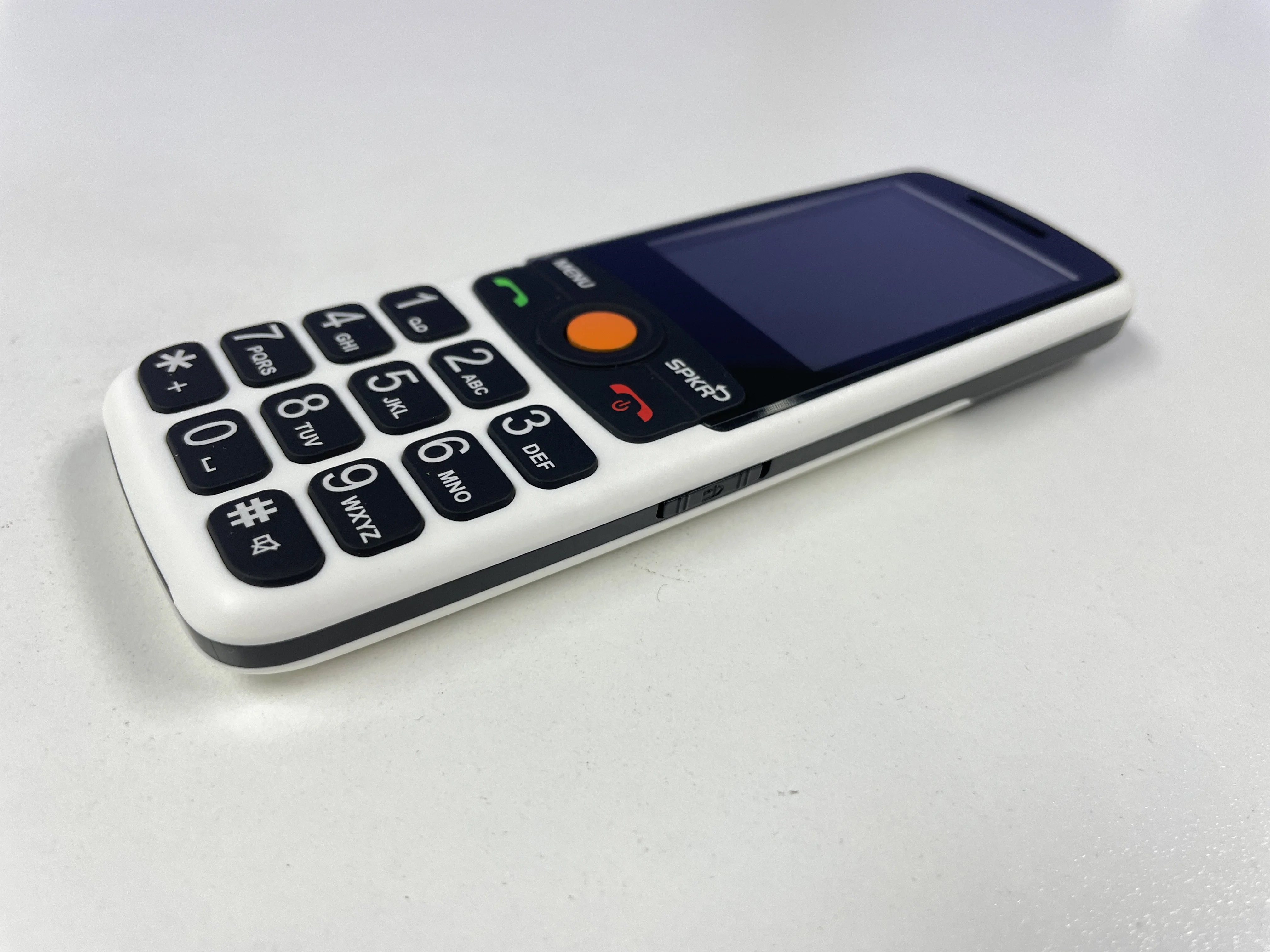 Оптовая продажа OEM мобильный телефон с большой клавиатурой 2 4 дюйма 4g кнопкой SOS аккумулятор 1800 мАч
