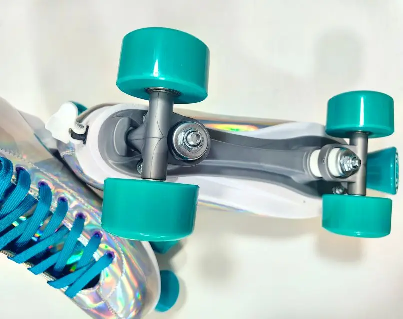 Unisex Adult Four-Wheel Roller Inline Skates Adjustable Double Row with Colorful Flashing Wheels for All Skate Enthusiasts