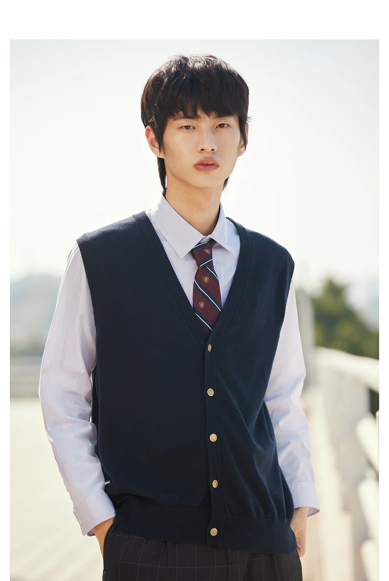 2022 Spring New V-Neck Embroidered work wear Knitted Vest Youth Cardigan