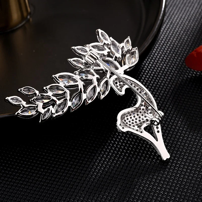 Wholesale womens deer CZ zirconia 18k gold plated brass decorative safe brooches christmas jewelry