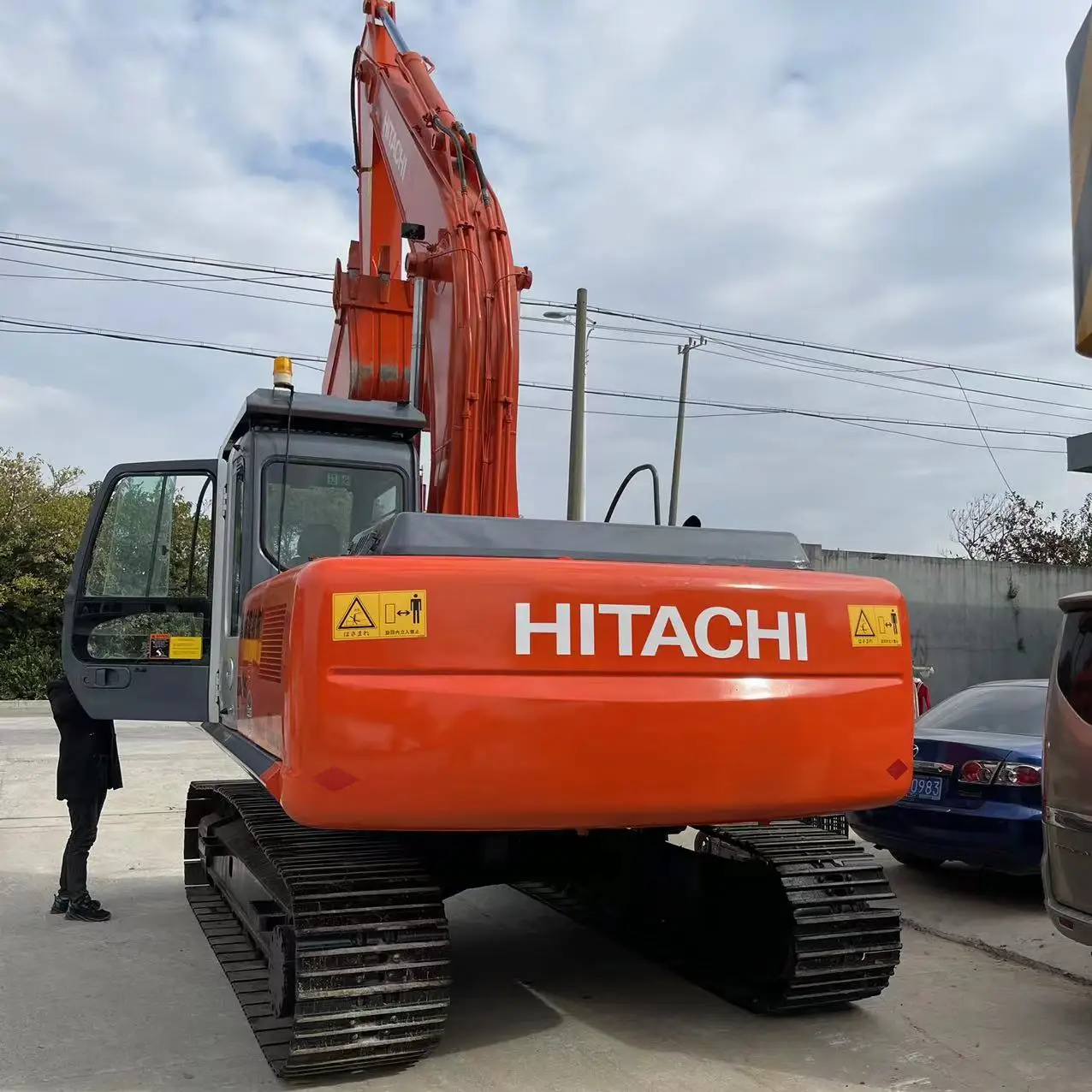 Hottest item used medium size excavator HITACHII 20 ton secondhand digger ZX200 with good running condition