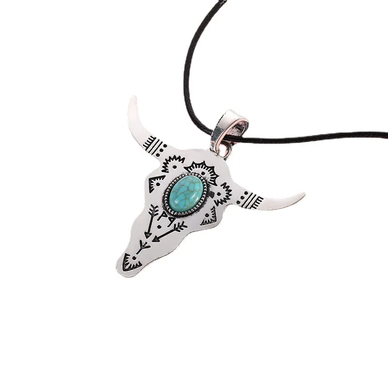 2023 Newest Western Bohemian Jewelry Buffalo Cow Horn Turquoise Bull Skull Necklace