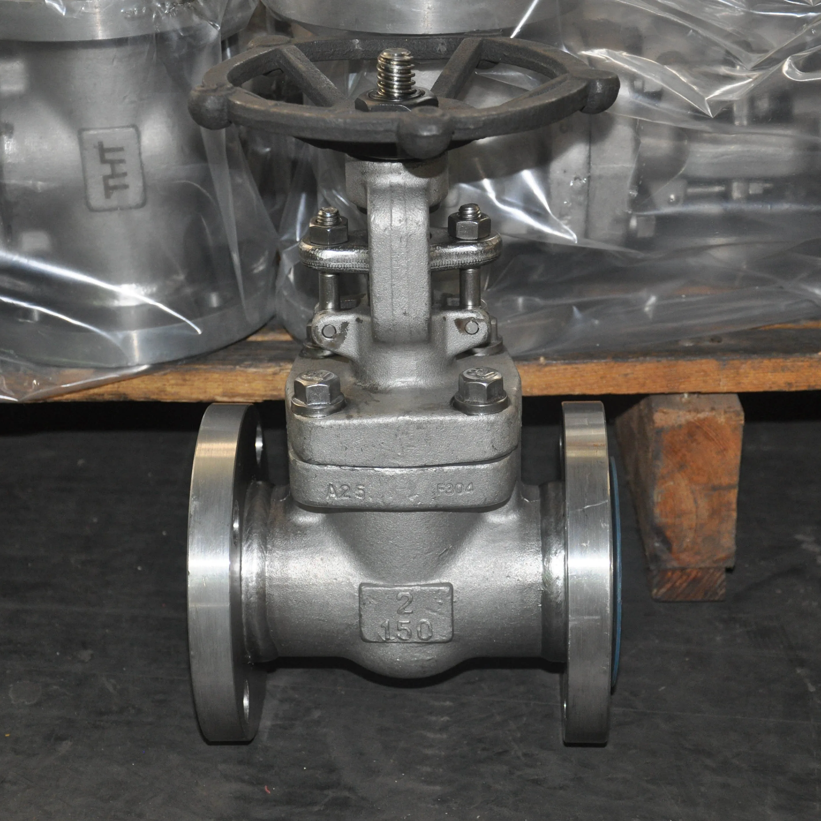 Flanged Manual Cast Steel Globe Valve with Acceptable Price