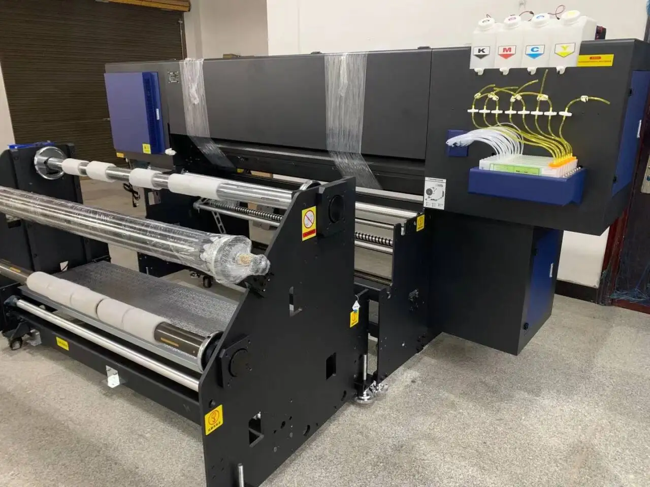 Can make pillows, beach blankets, umbrellasdigital printing machine 8 printhead  1900MM speed 370m²/h