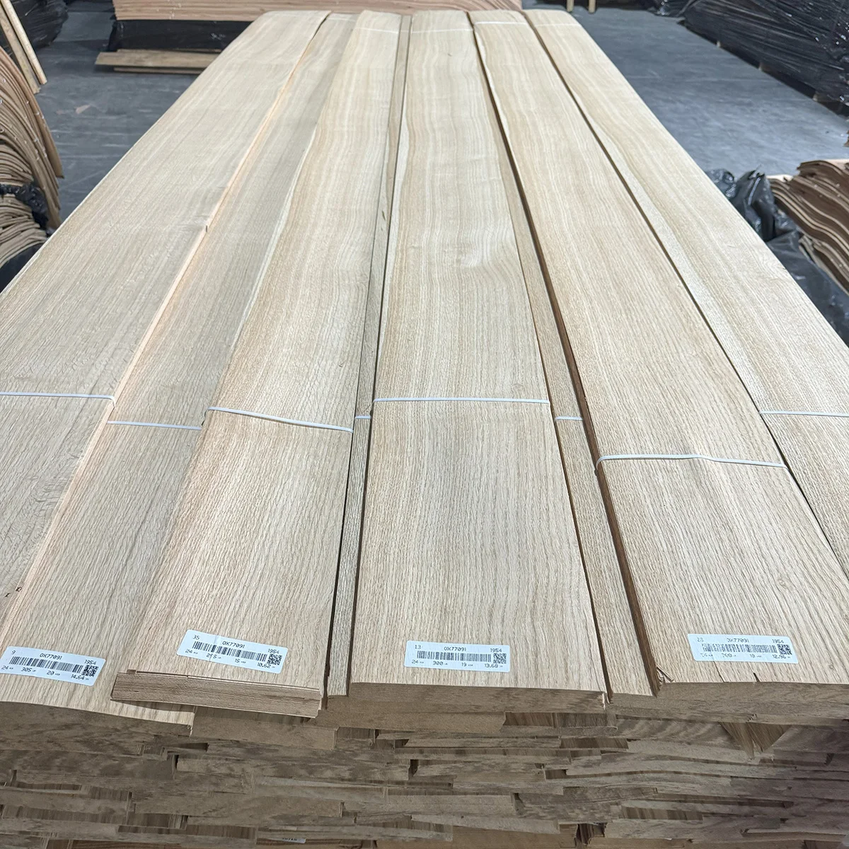 Exotic Europe Oak wood European Oak Straight Grain Veneer Sheets for Plywood Cabinet Wall and Door Decoration