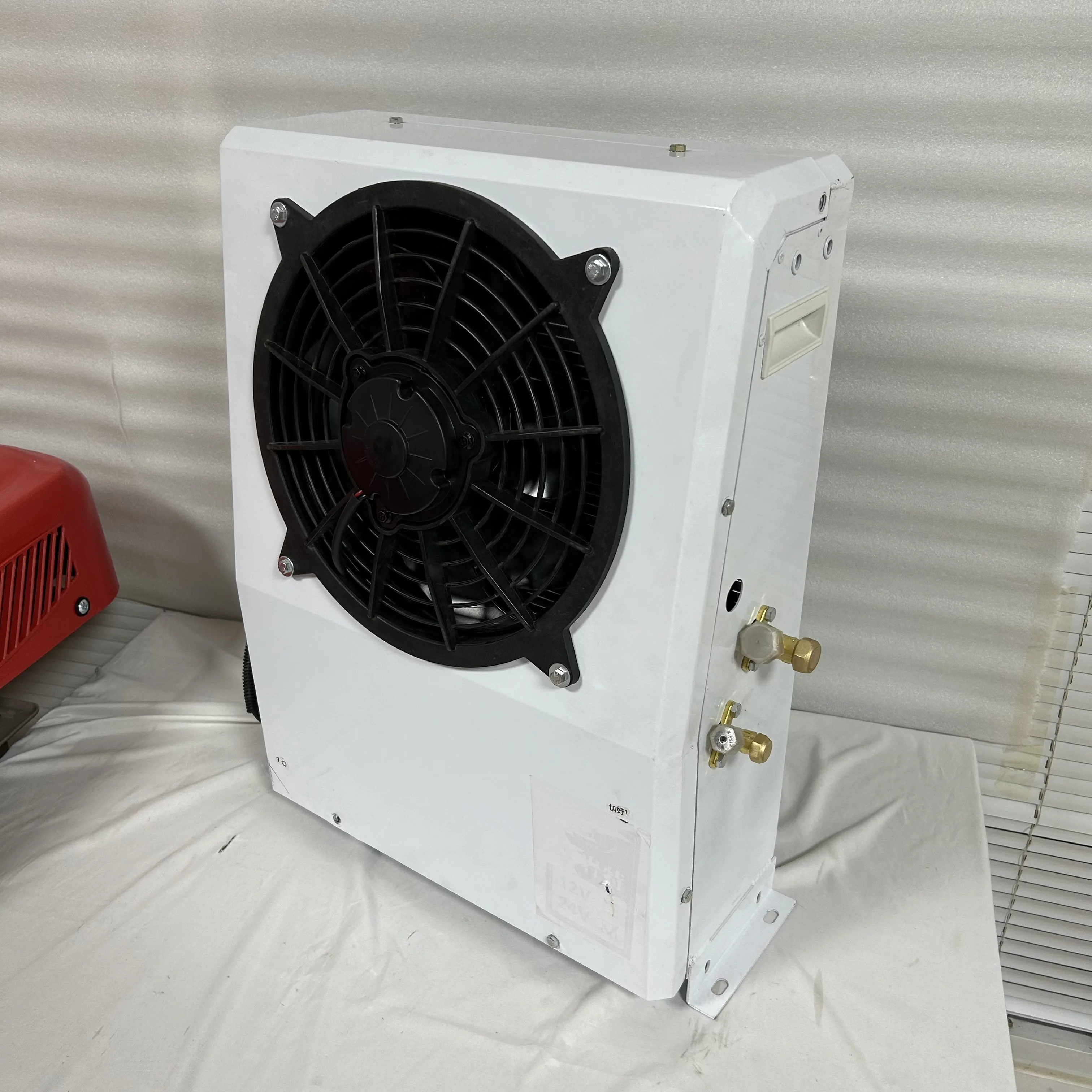 Exquisite Parking Air Conditioner  12V/24V   Car Air Conditioning for Truck  Bus