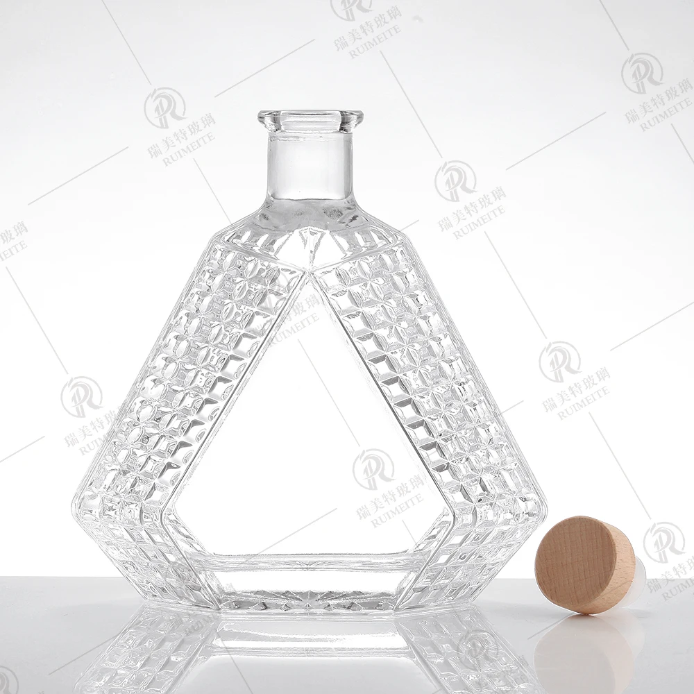 Wholesale  triangle shape glass Bottles 500Ml 750Ml   Whisky Vodka XO Liquor Wine Glass Bottles