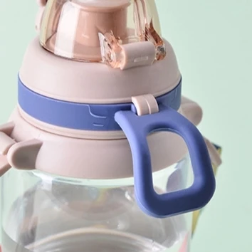 Hot selling 650ml BPA Free Plastic Water Bottle with Handle for Travelling Cute Animal Kids Plastic Water Bottle