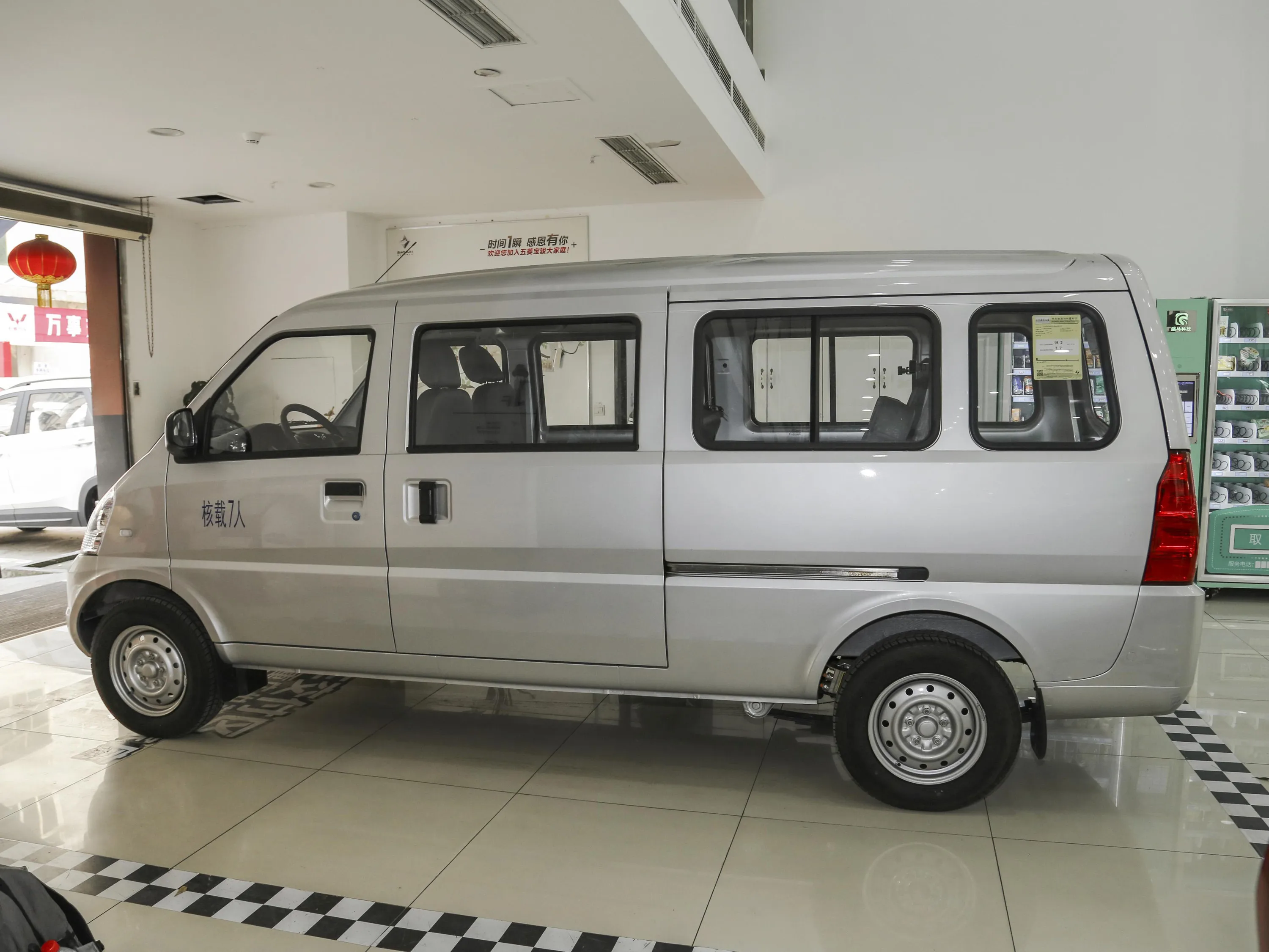 China new energy vehicle SGMV wuling rongguang ev bus 5 doors 7 seats minivan electric car minibus for hot sale