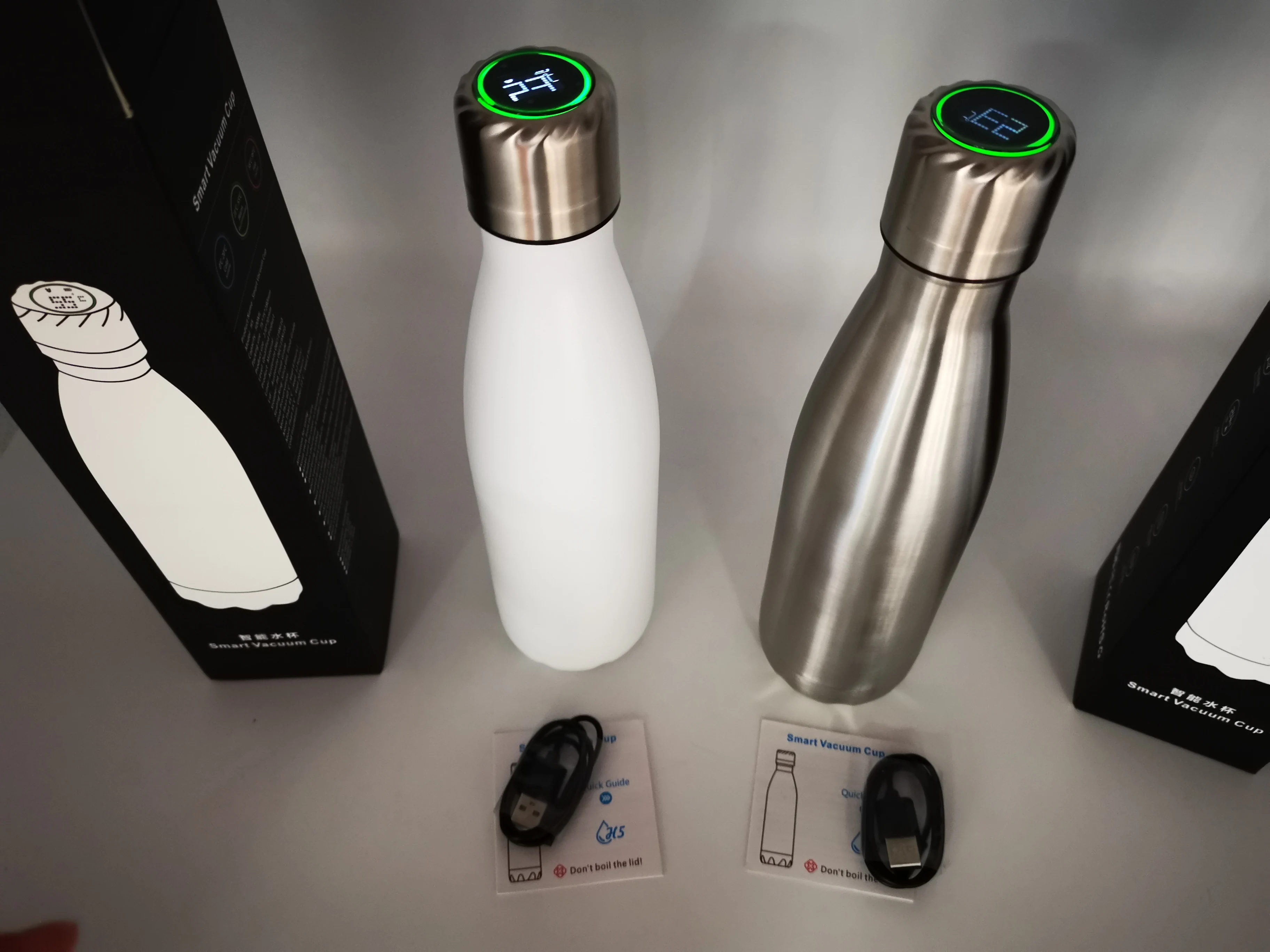 Интеллектуальная бутылка для воды из нержавеющей стали 500 мл OEM Factory 18/8 с УФ c led самоочищающаяся