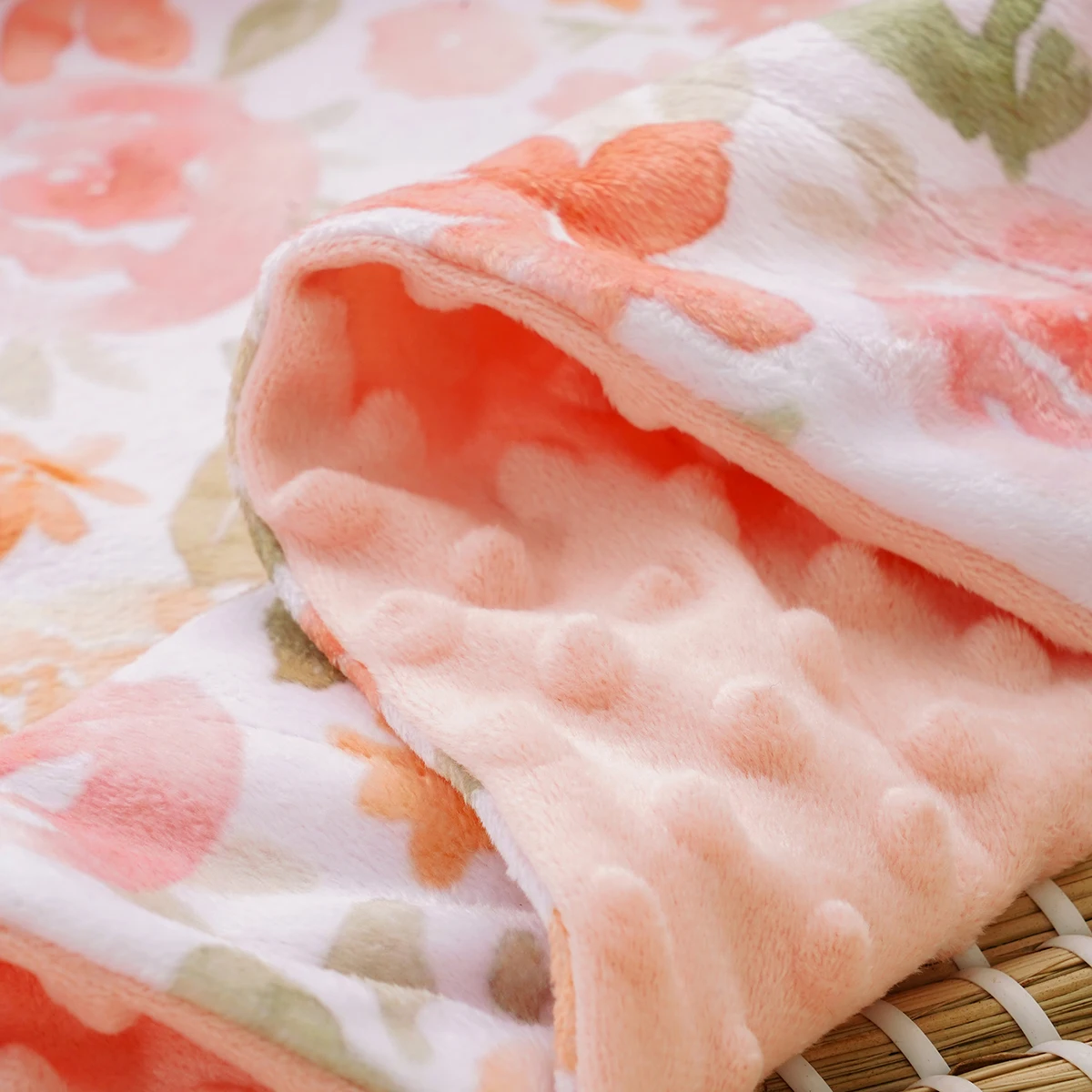 Festival Striped Leaves Patterned Unisex Baby Blanket With Dotted Backing Folded Fiber Filled Bedding for Kids Bedroom Use