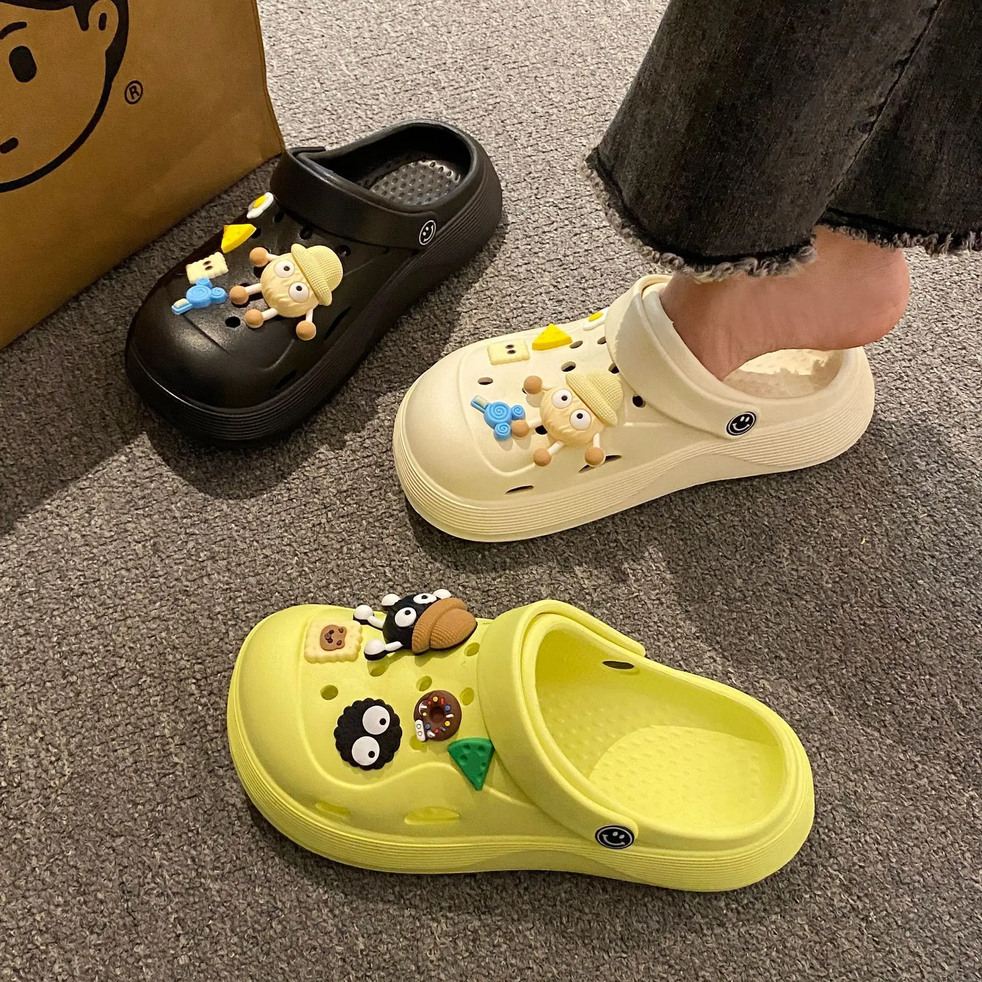 Wholesale Women Sandals and Slippers Indoor Outdoor Casual Cartoon Garden Shoes Home Slippers For Ladies with best price