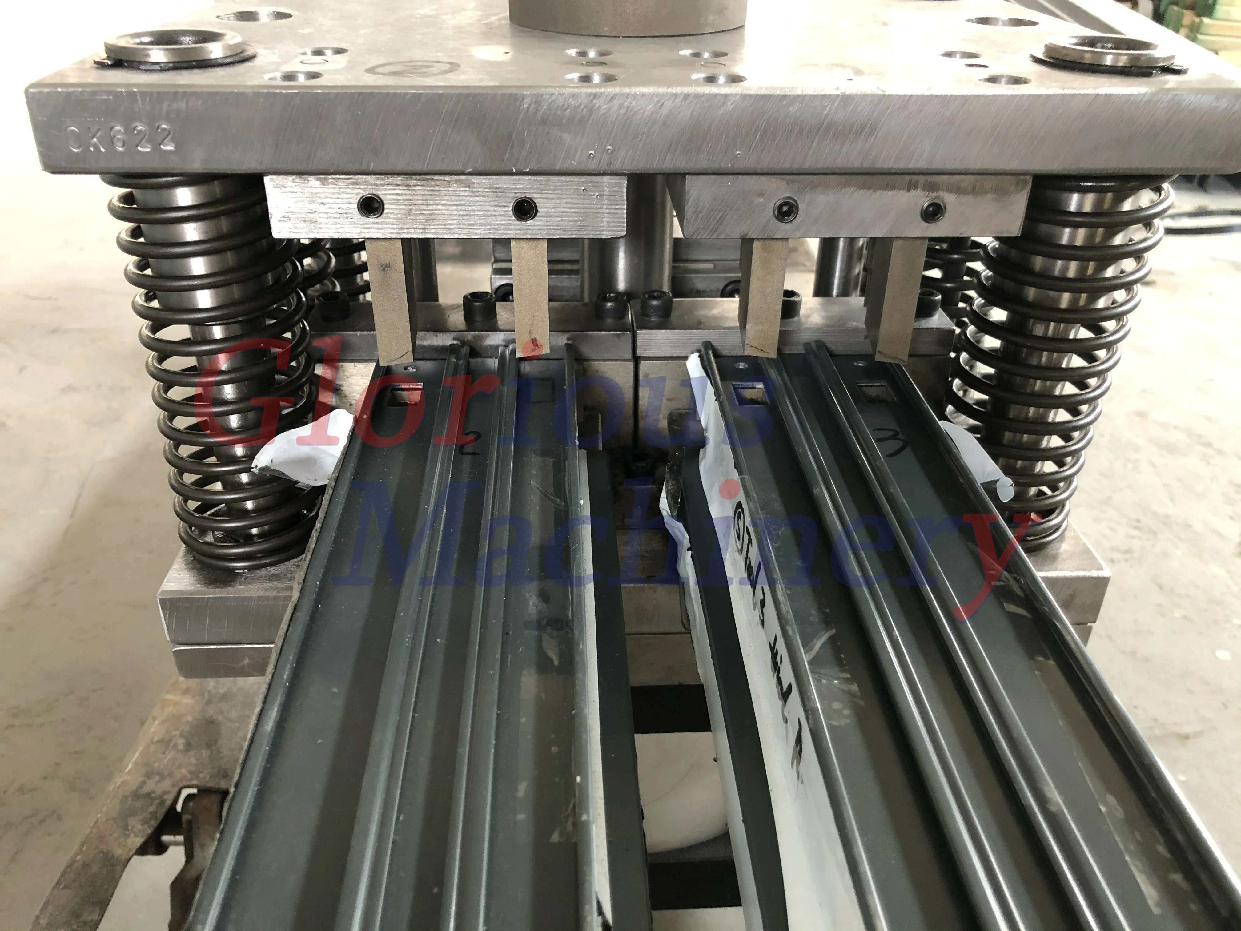 
customized punch press tooling punch and die set hydraulic machine for aluminum profile 