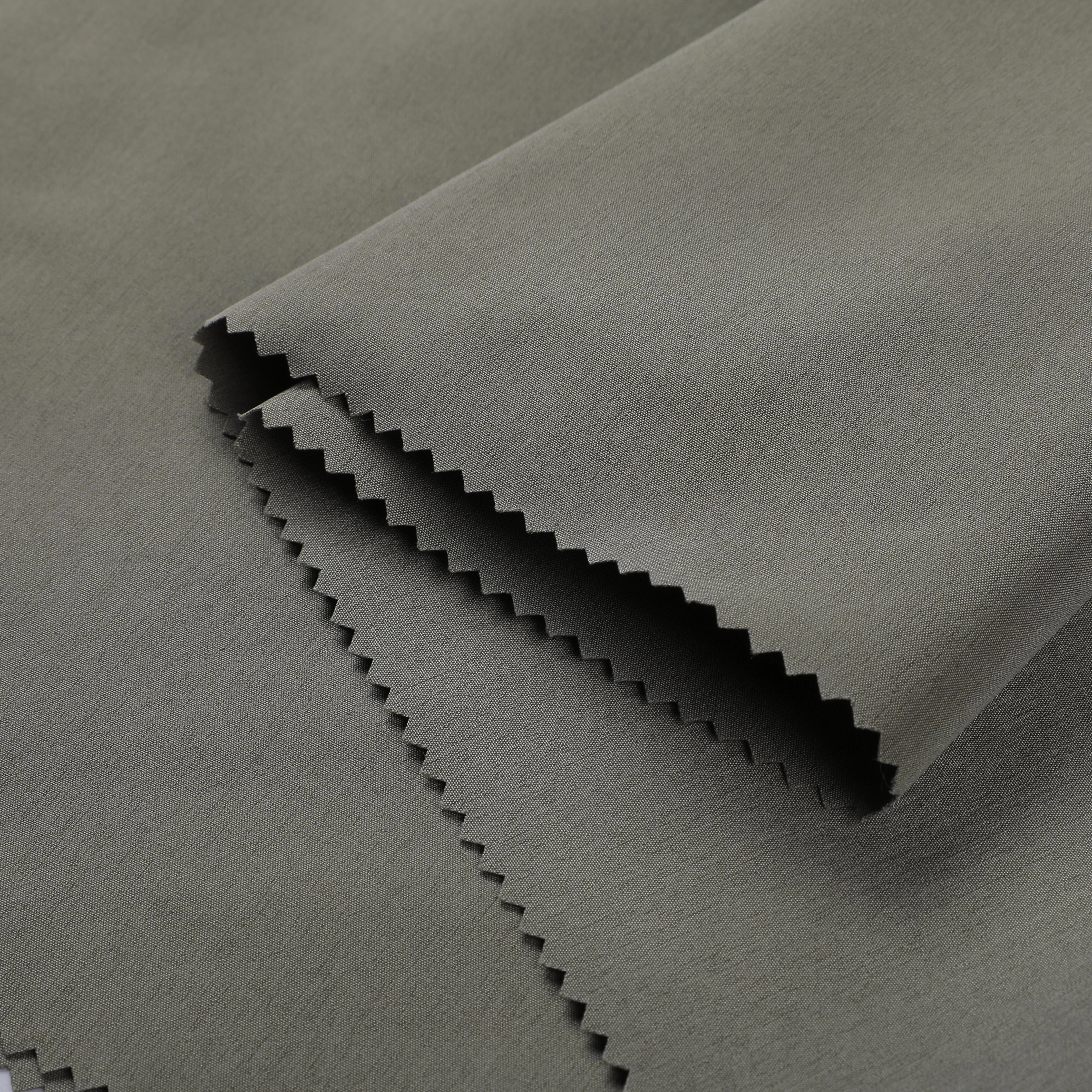 
New Style Premium High Stretch Windproof Woven Twill 100% Polyester Fabric For Sportswear 