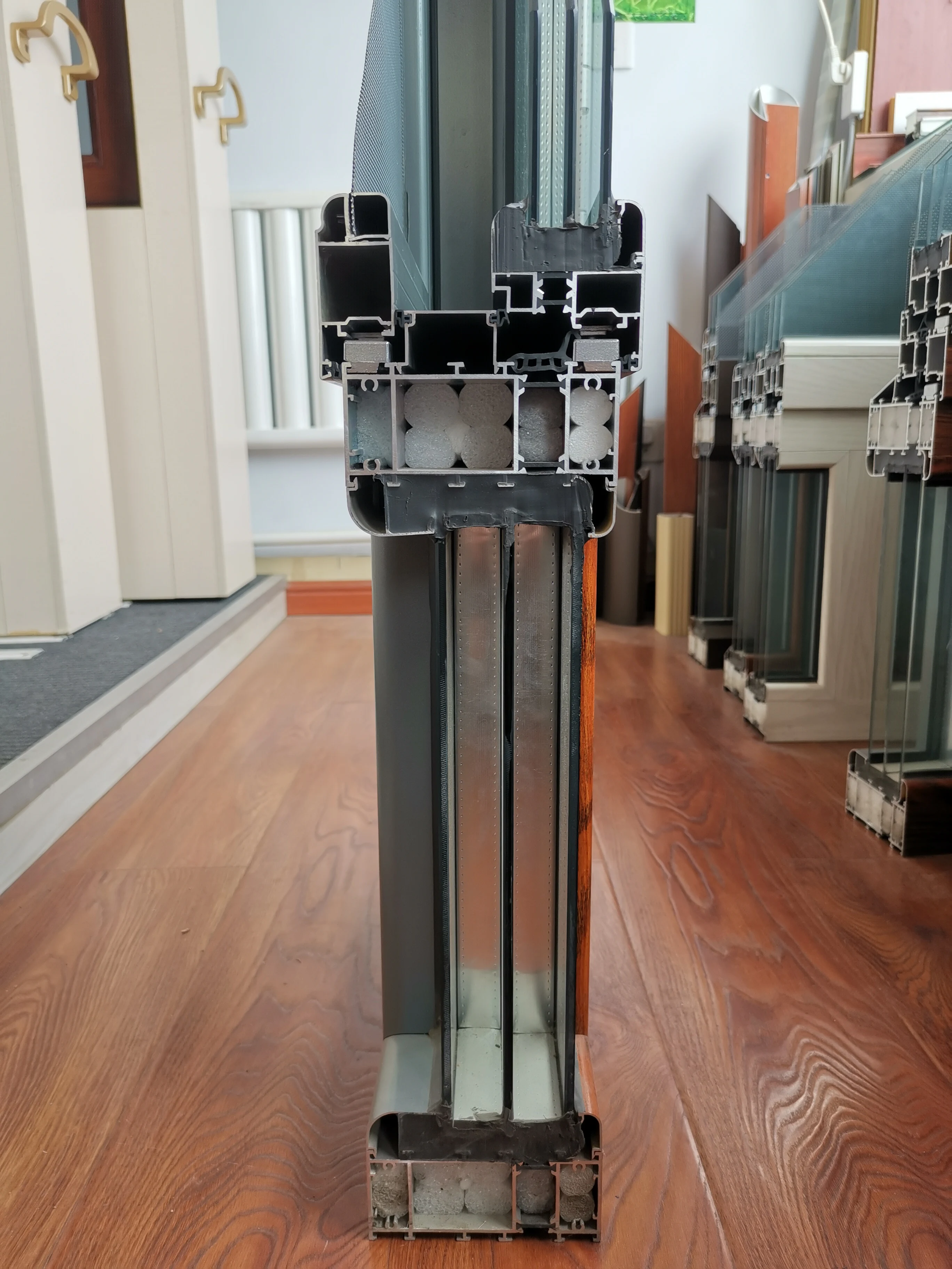 Алюминиевое раздвижное окно, современные окна, алюминиевые окна