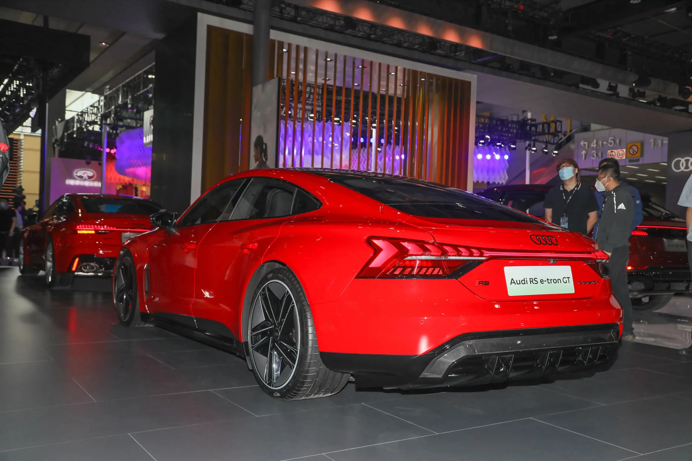 Роскошные автомобили 495 км дальний электромобиль A u d i RS e-tron GT 4 четырехколесный