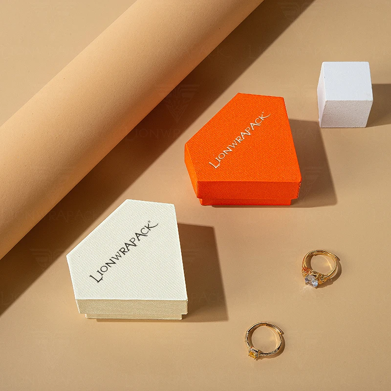 Lionwrapack Custom Logo Ring Box Flip-Top Eco-Friendly Recyclable Paper Packaging for Rings and Earrings
