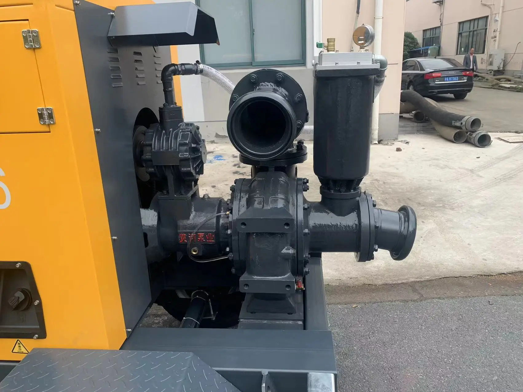 Diesel engine vacuum priming pump for large displacement mine engineering
